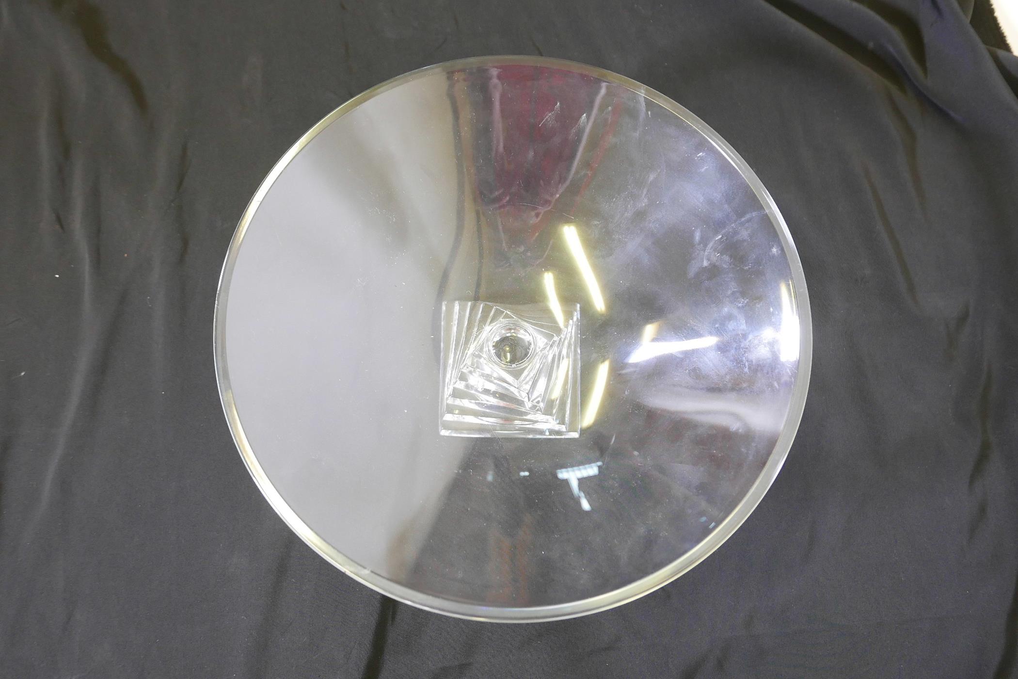 A large clear lead crystal tazza on twisted stepped pedestal, 14" diameter - Image 4 of 4