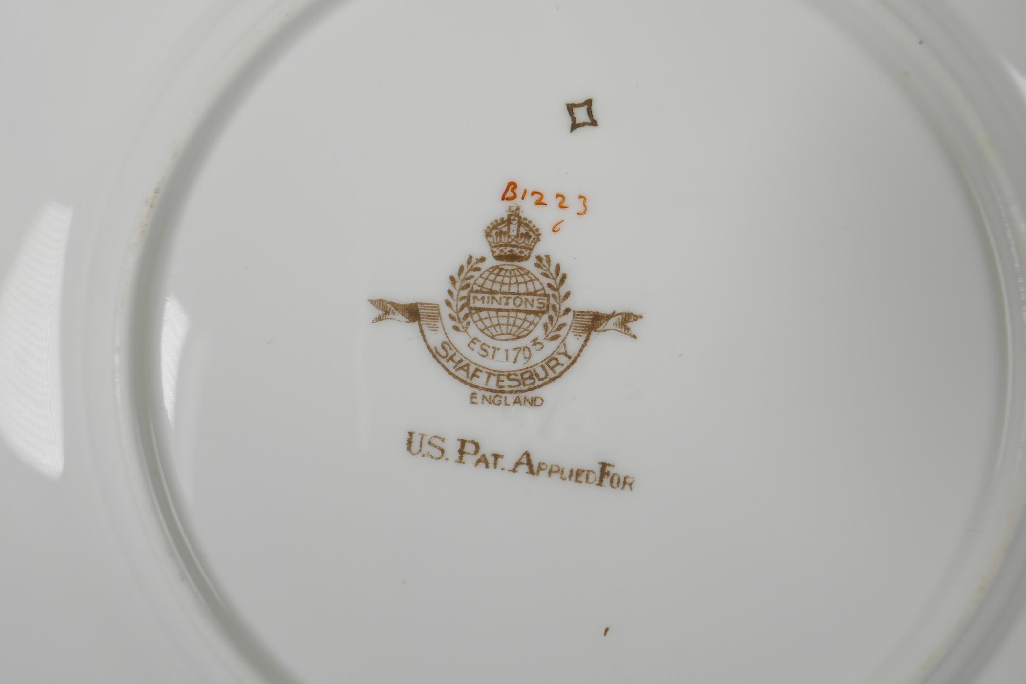 A Minton 'Shaftesbury' pattern part dinner service, largest plate 10" diameter - Image 5 of 5