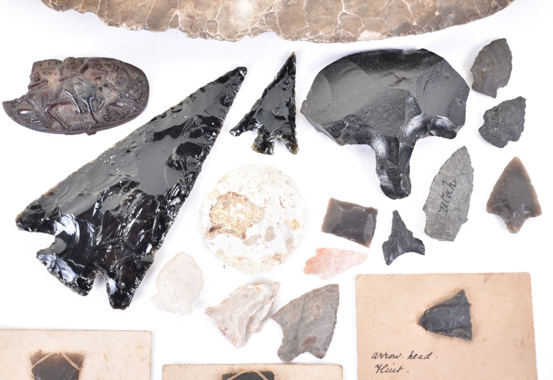 Stone Age and later, a group of knapped flint and obsidian arrow and spear heads and scrapers - Image 5 of 6