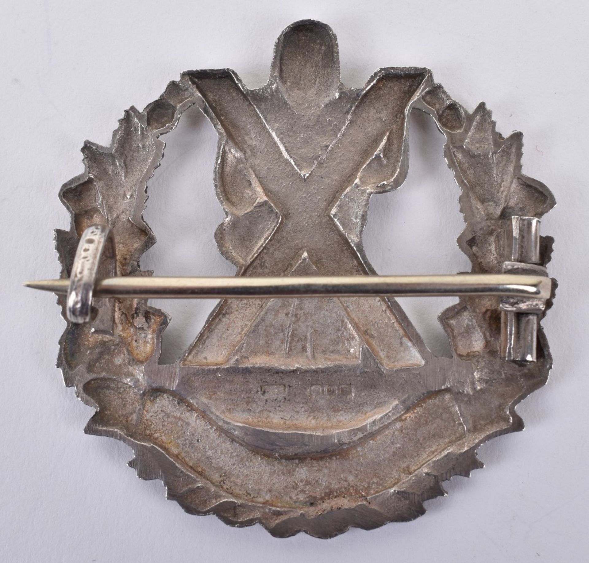 Fine Hallmarked Silver Cameron Highlanders Officers Glengarry Badge - Image 2 of 2