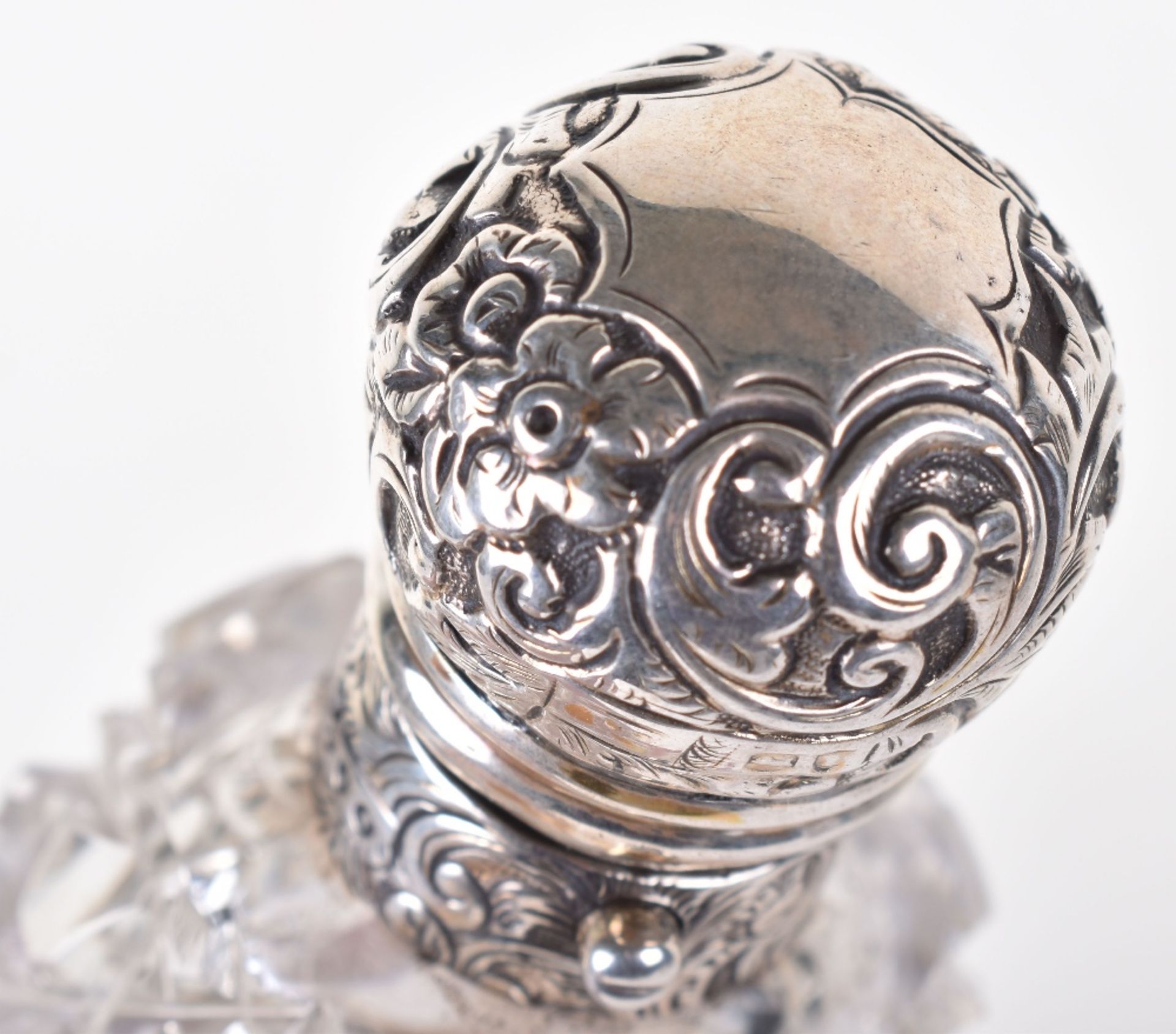 A large Victorian silver and glass scent bottle, by Brockwell & Son, London 1884 - Image 8 of 8