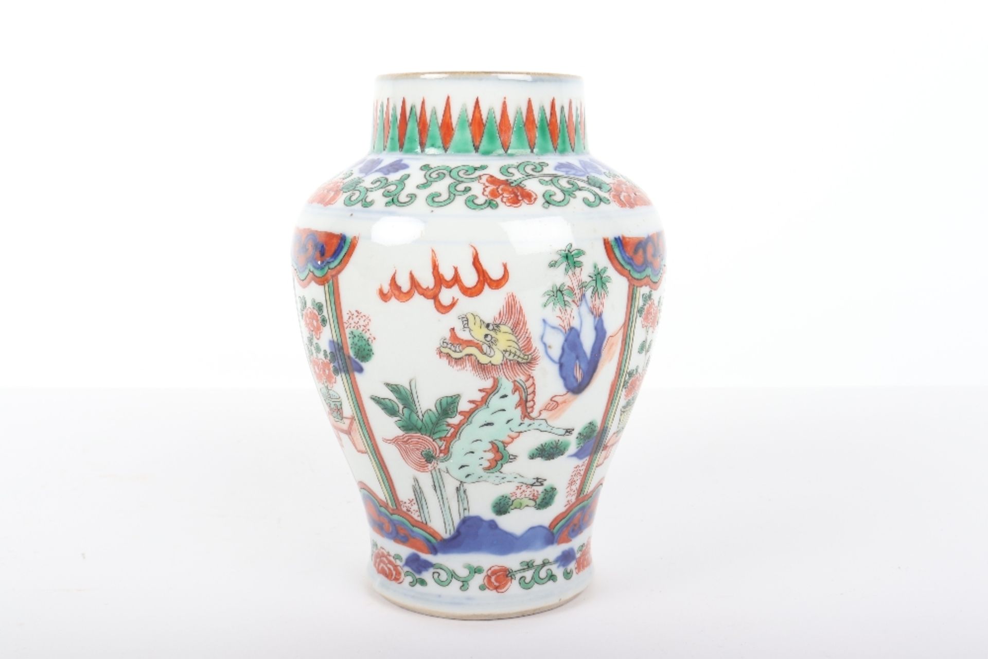 A Chinese Wucai vase decorated with qilin, possibly 17th century - Image 23 of 29