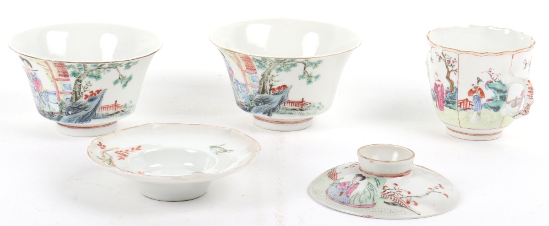 A pair of late 19th century Chinese famille rose porcelain bowls - Image 2 of 12