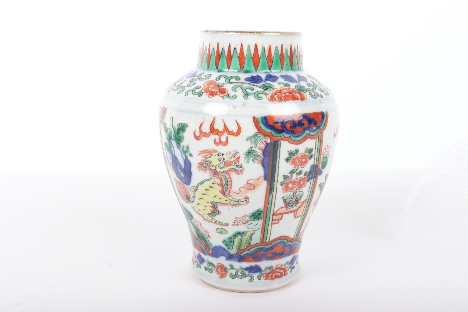 A Chinese Wucai vase decorated with qilin, possibly 17th century - Image 24 of 29