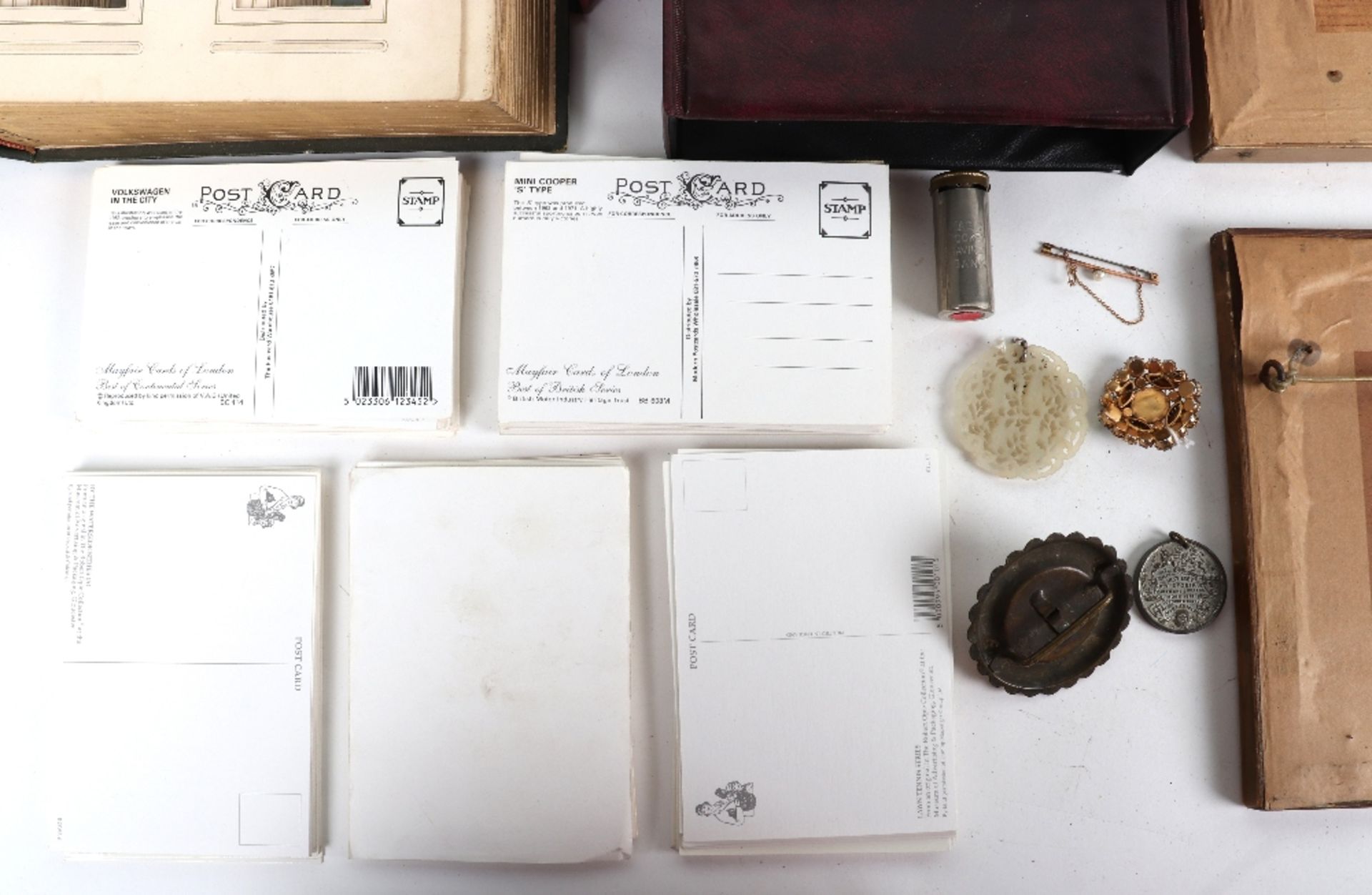 A box of miscellaneous items - Image 12 of 24