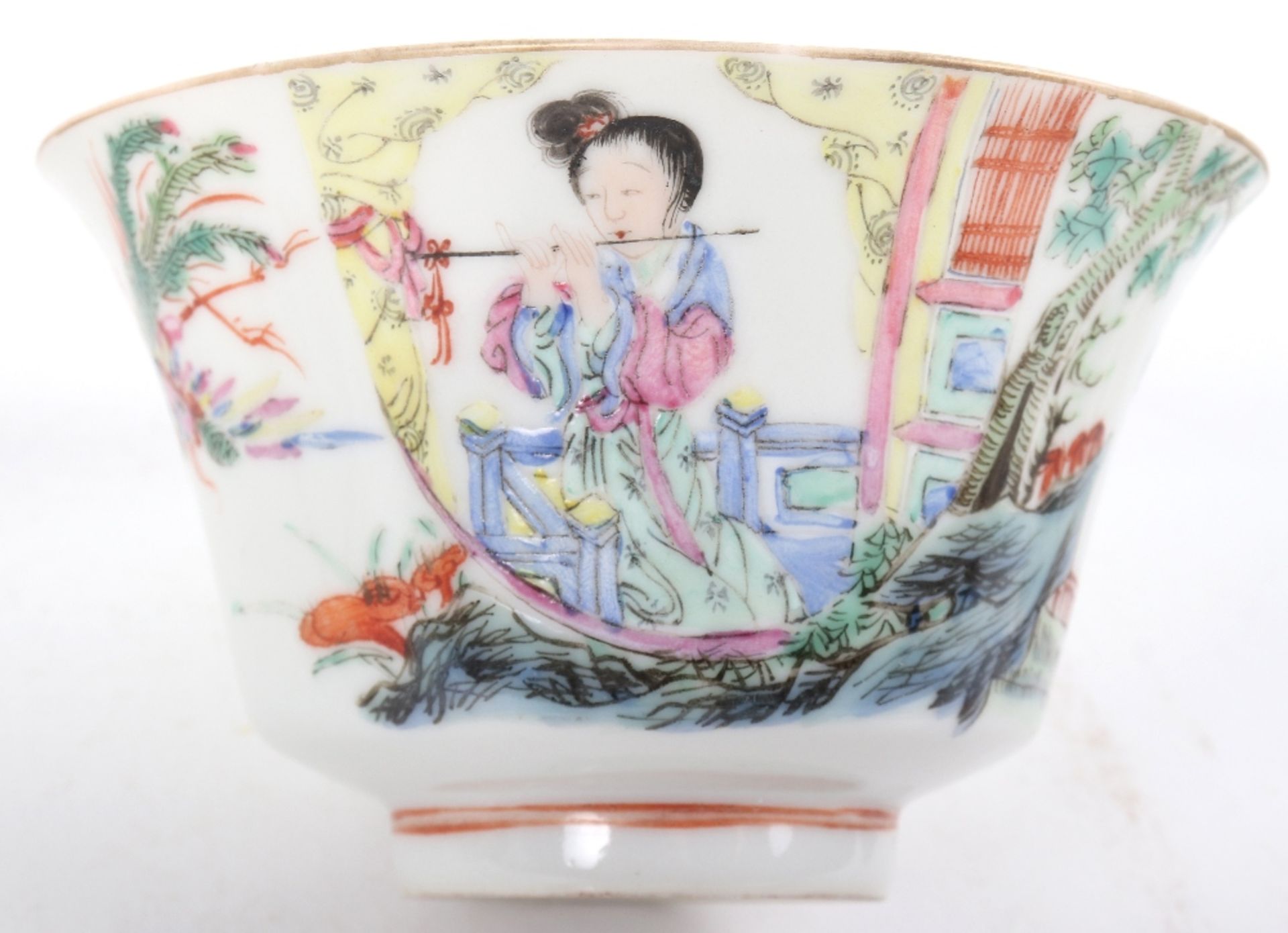 A pair of late 19th century Chinese famille rose porcelain bowls - Image 9 of 12