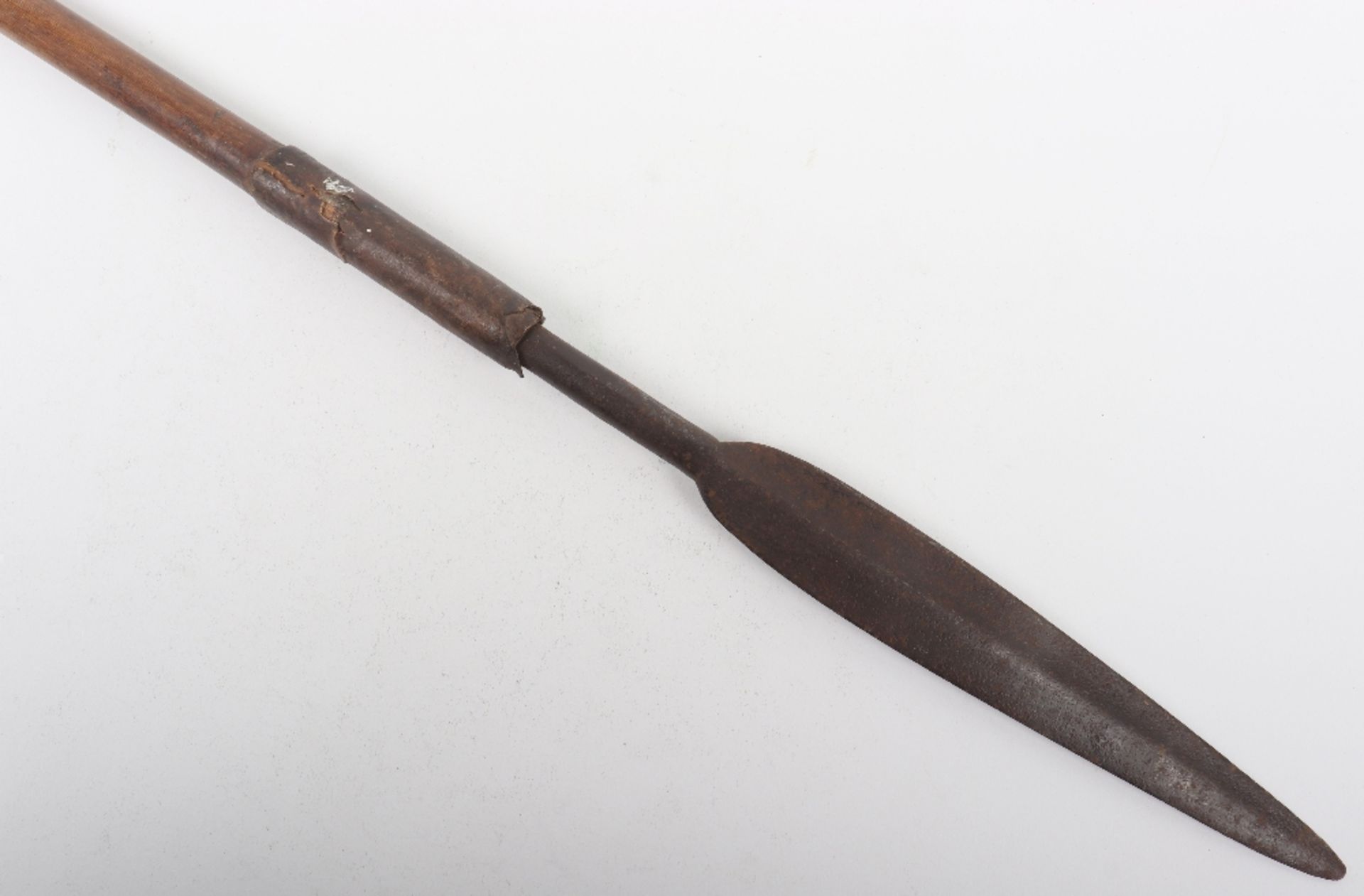 An African tribal spear, - Image 5 of 7