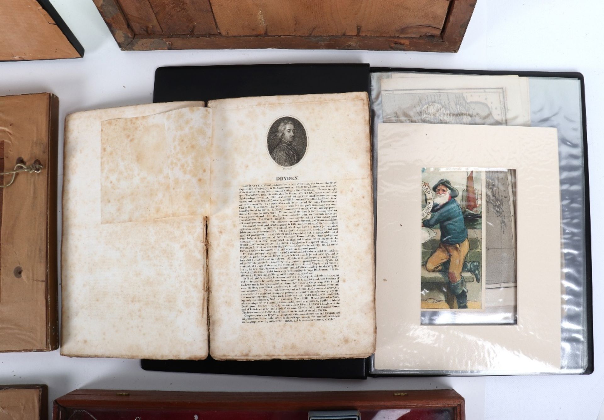 A box of miscellaneous items - Image 14 of 24