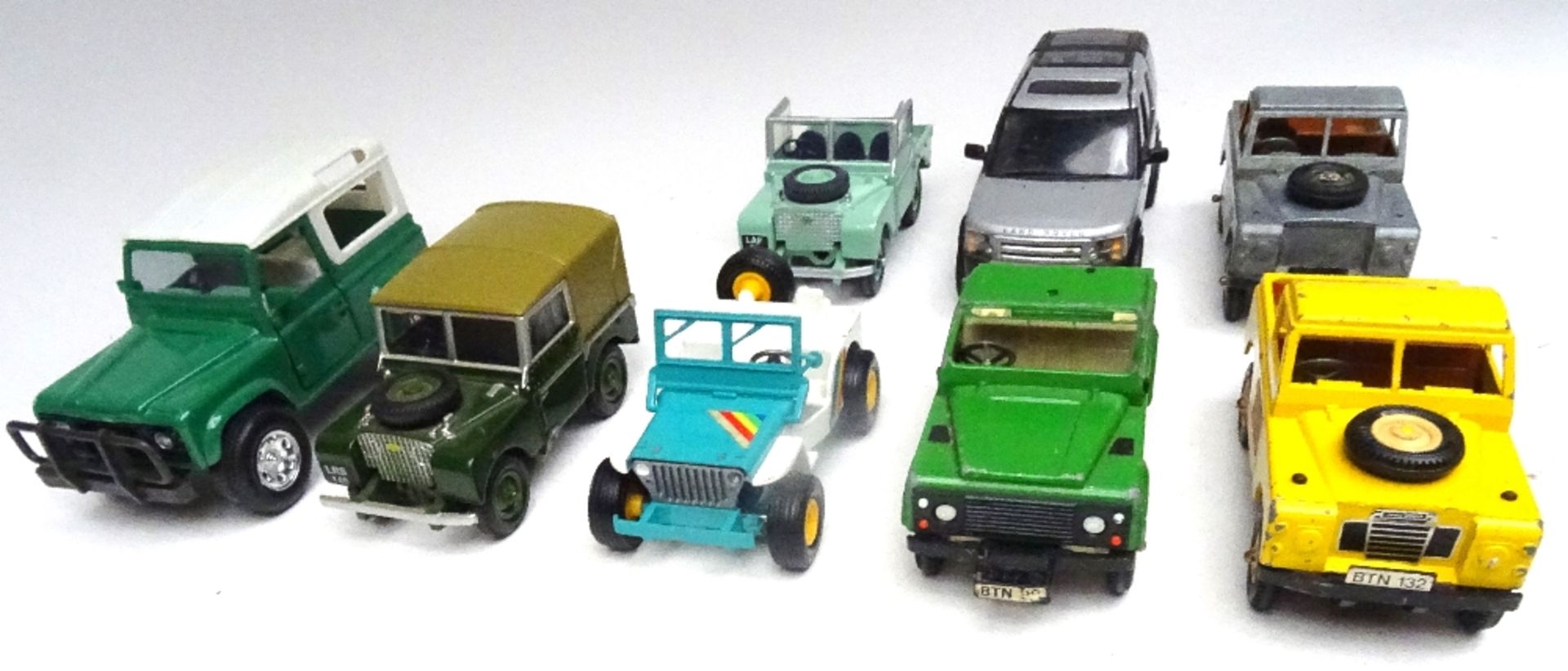 Britains Farm and Civilian Land Rovers - Image 2 of 4