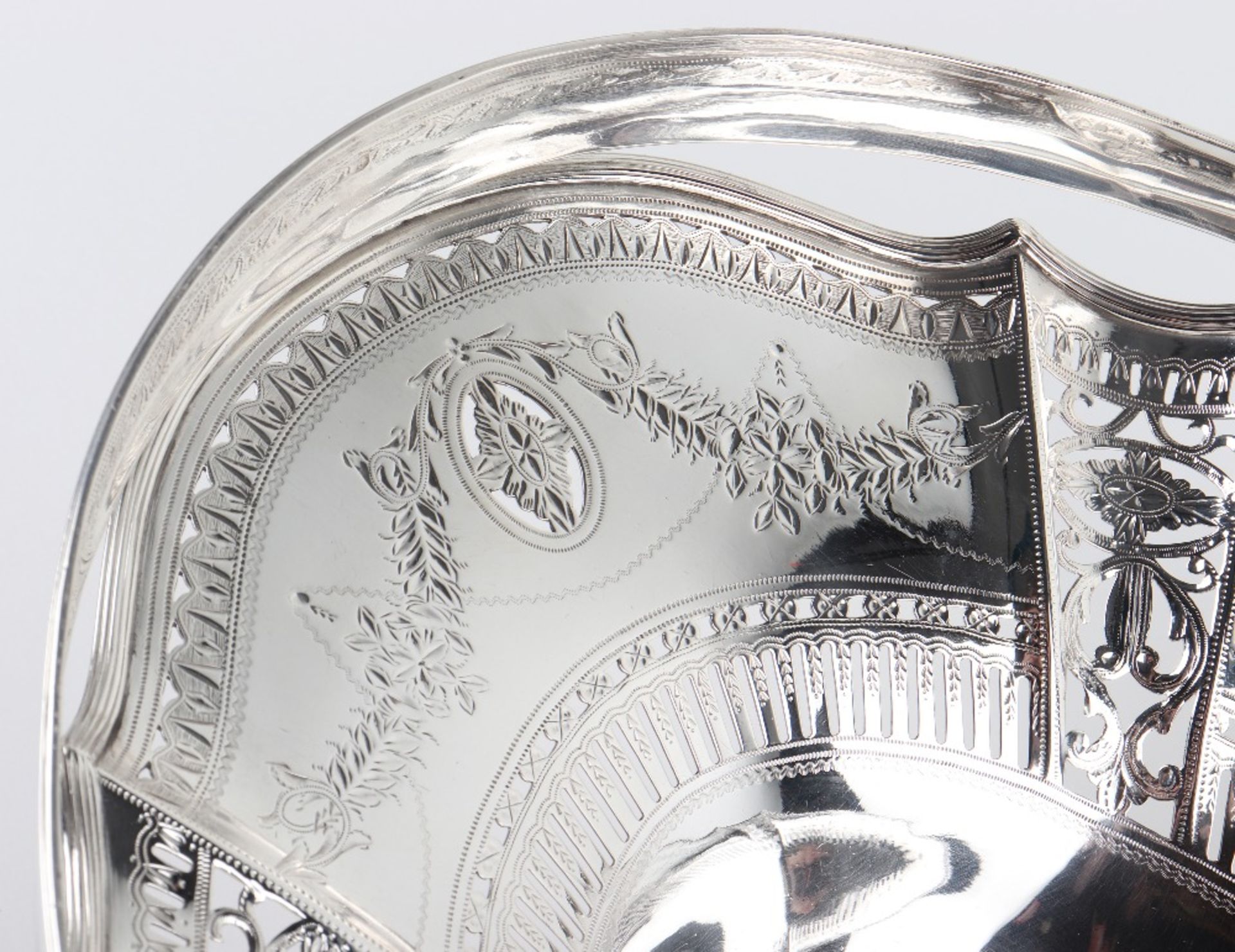 An Irish silver basket, Joseph Jackson, Dublin 1800 - Image 9 of 14