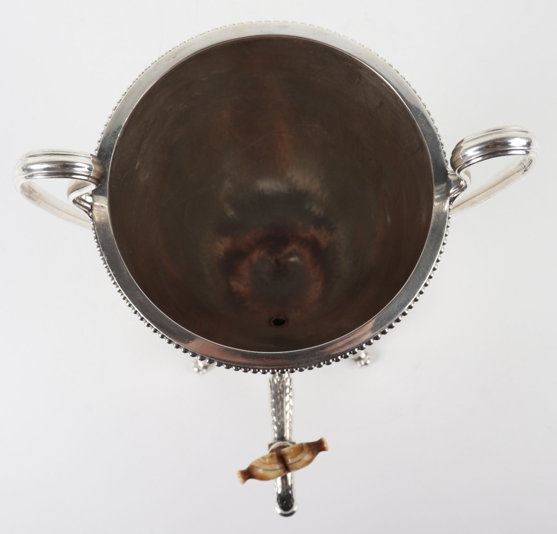 A George III silver coffee urn, Daniel Smith & Robert Sharp, London 1784 - Bild 15 aus 16