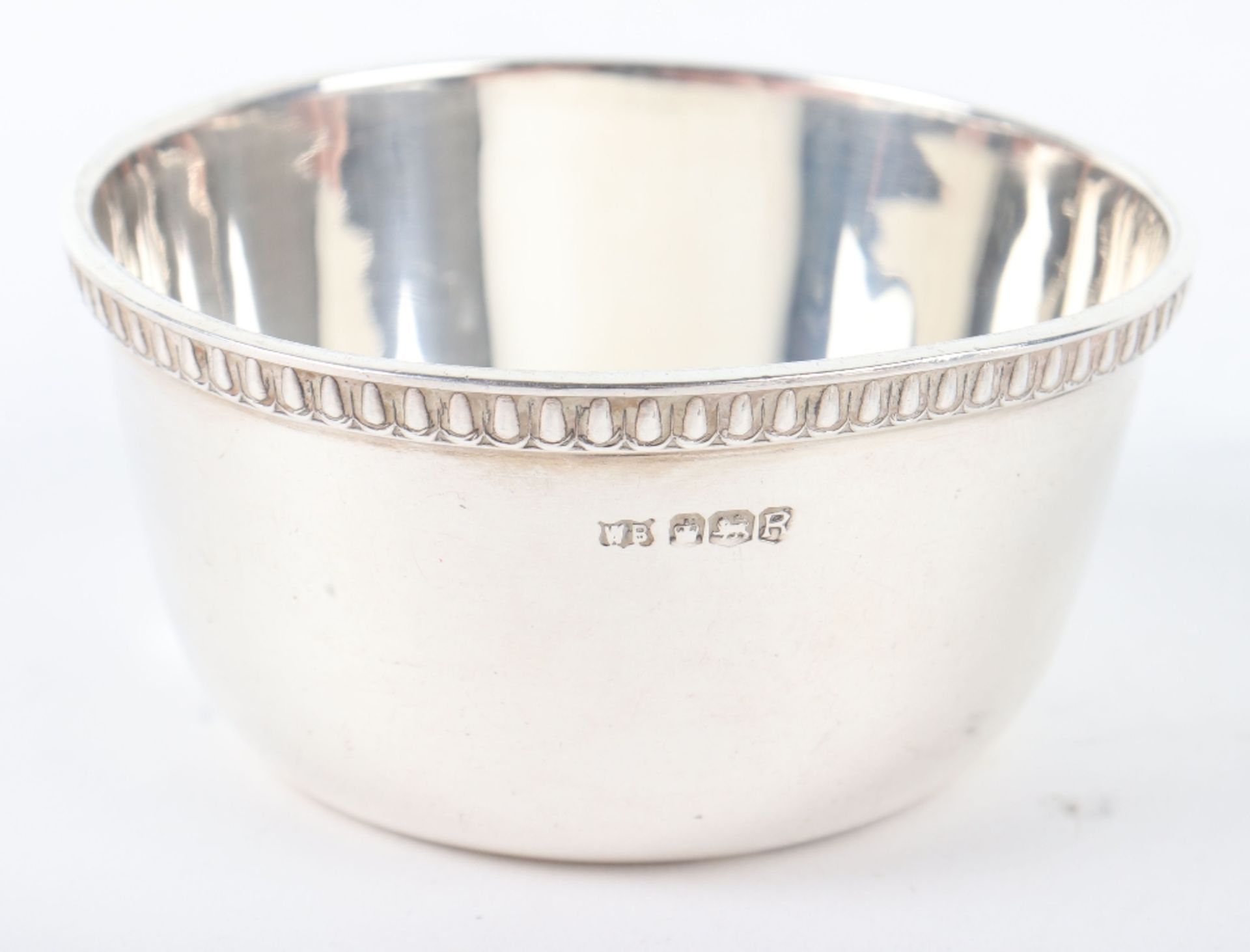 A silver tea strainer on stand, Sheffield 1959 - Image 3 of 3