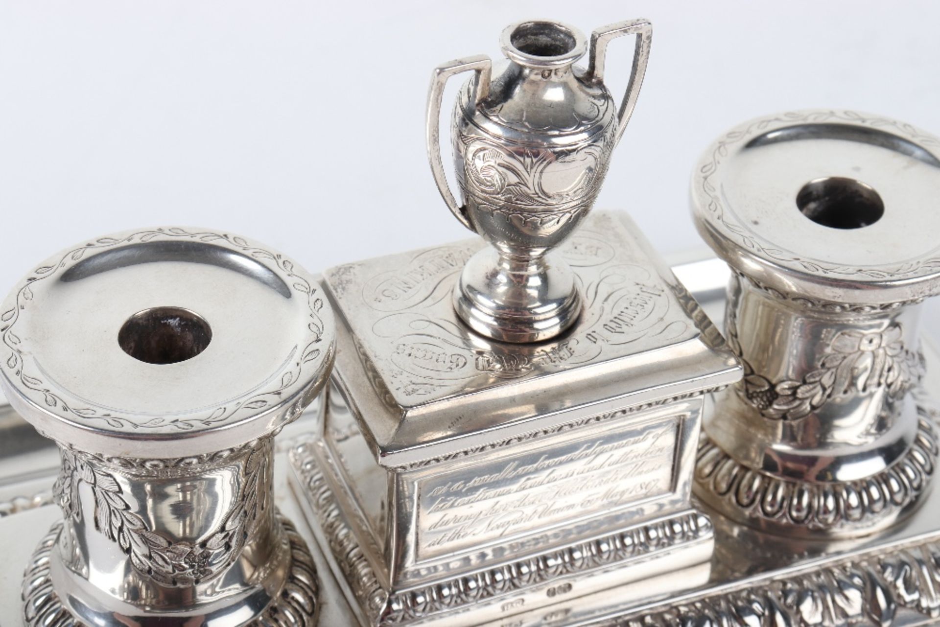 A Victorian silver inkstand, Henry Wilkinson, London 1866 - Bild 4 aus 7