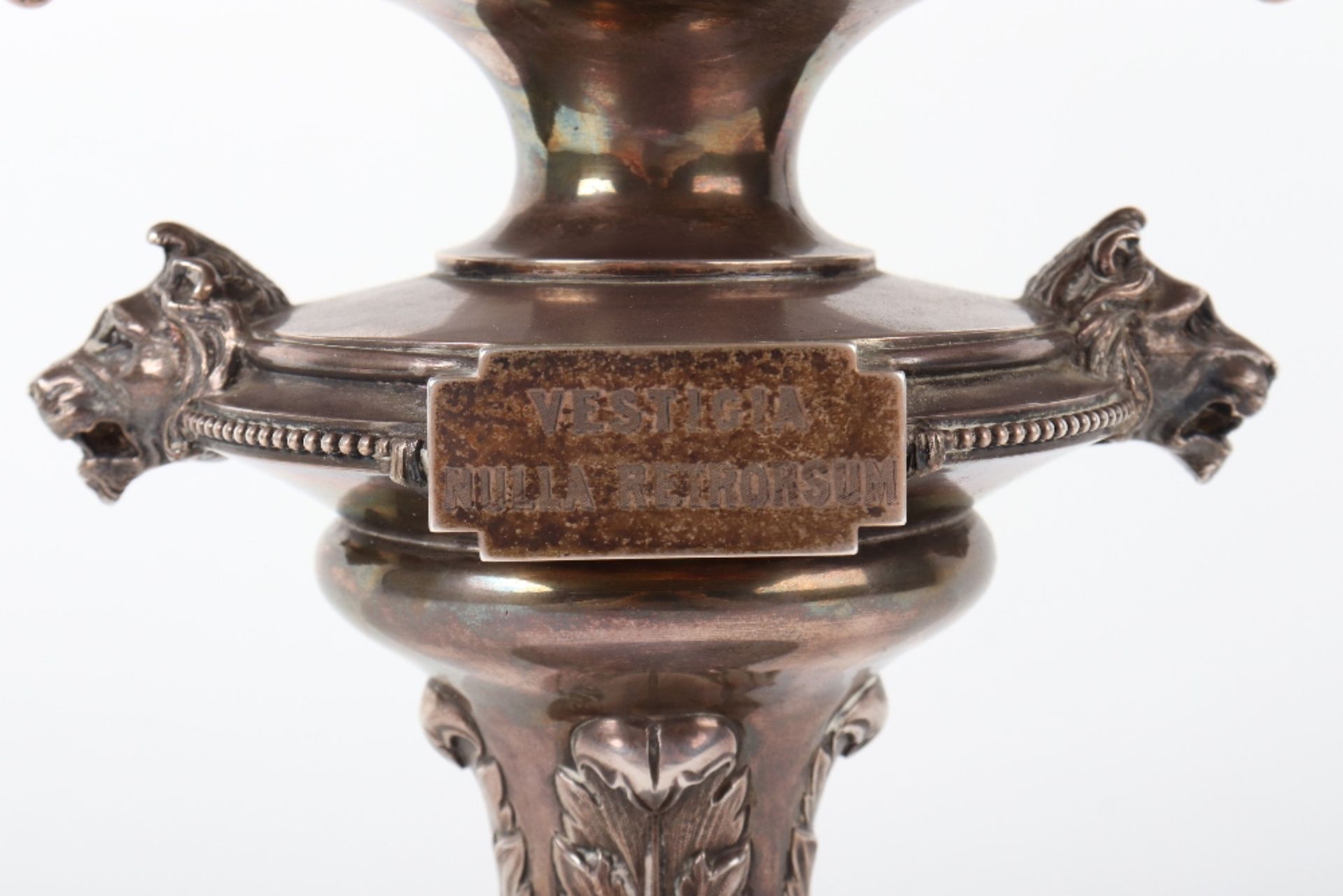 An impressive 19th century military silver tazza/centrepiece commemorating the 5th Royal Inniskilli - Bild 2 aus 10