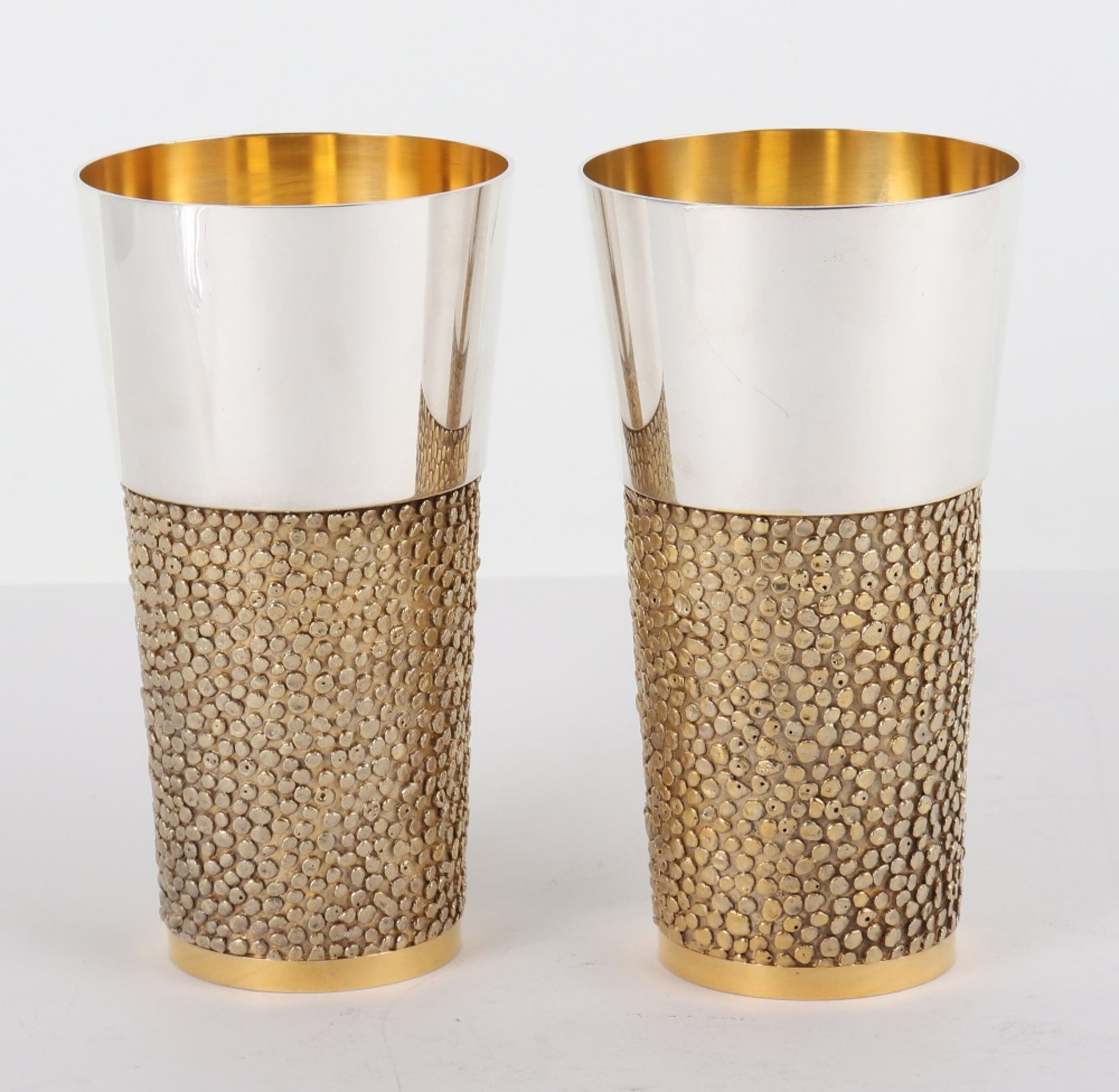 A pair of silver beakers, S Devlin, London 1969 - Bild 3 aus 8