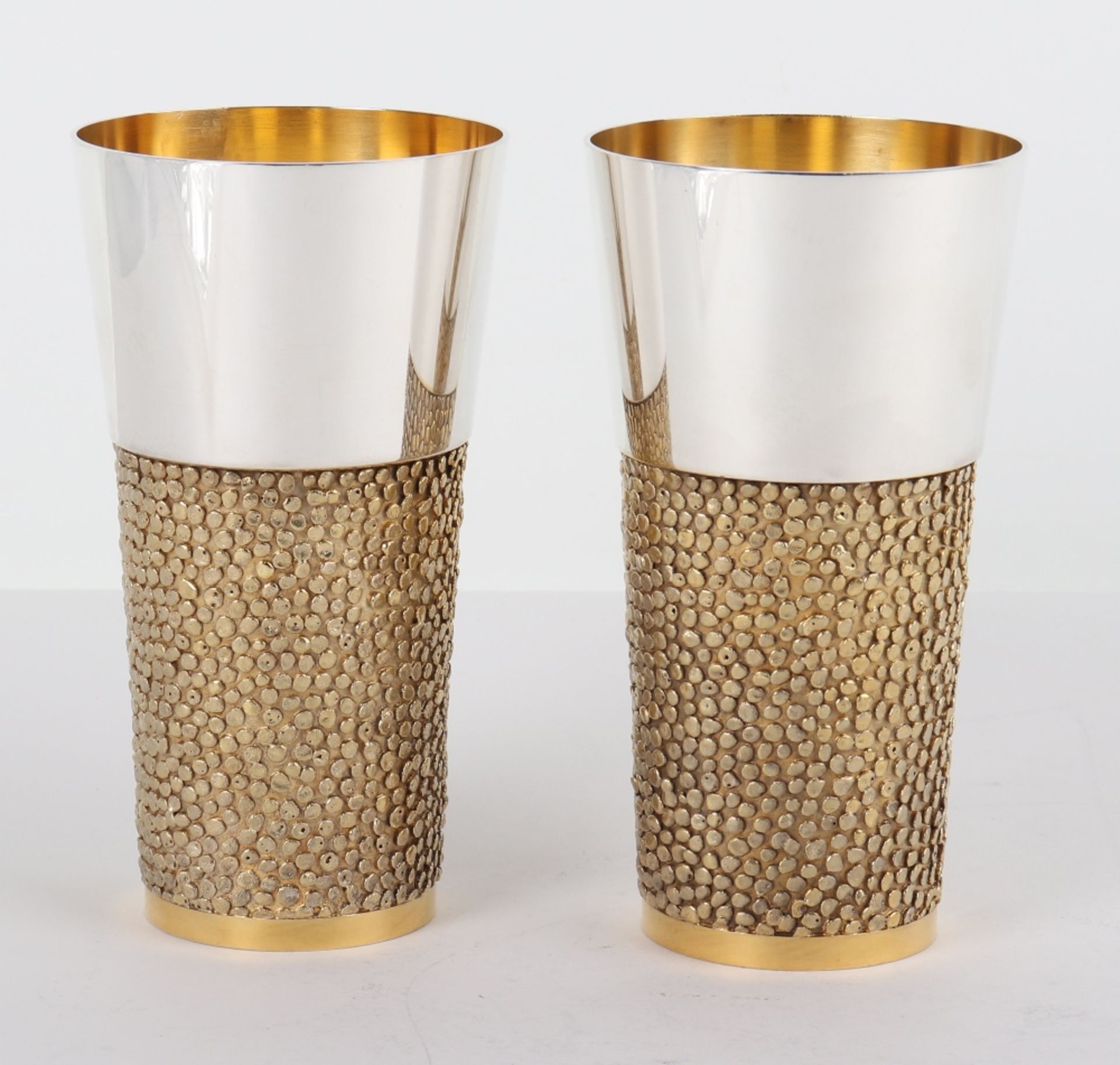 A pair of silver beakers, S Devlin, London 1969 - Bild 5 aus 8
