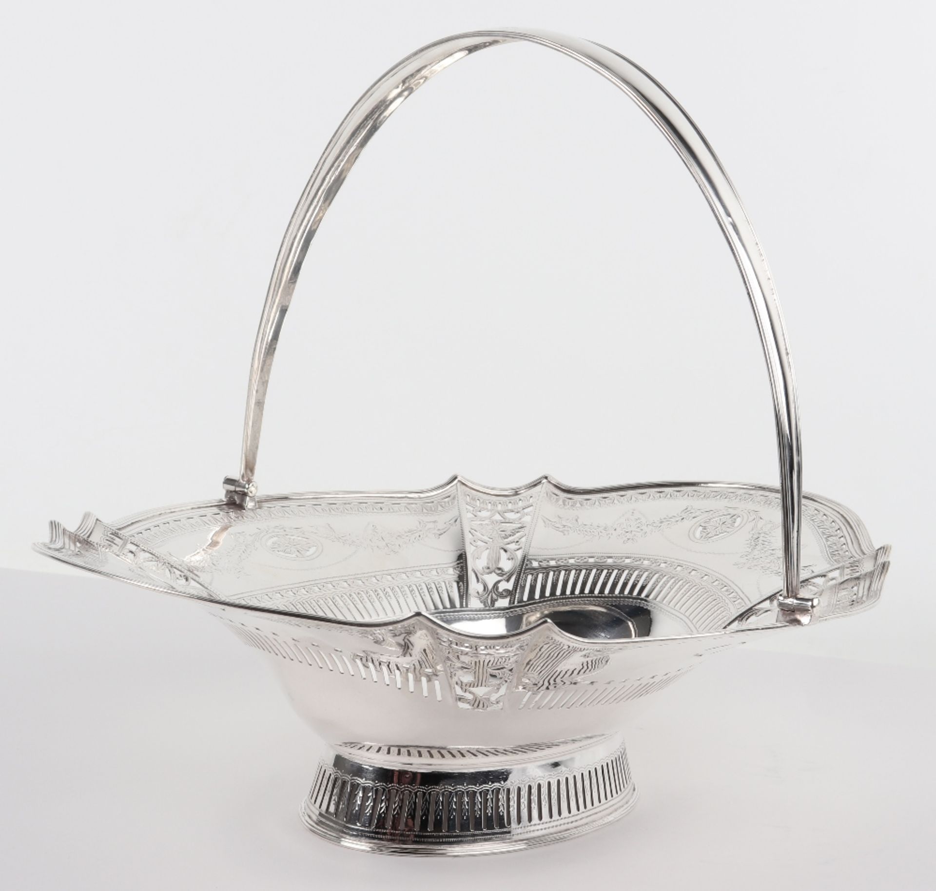 An Irish silver basket, Joseph Jackson, Dublin 1800 - Image 3 of 14