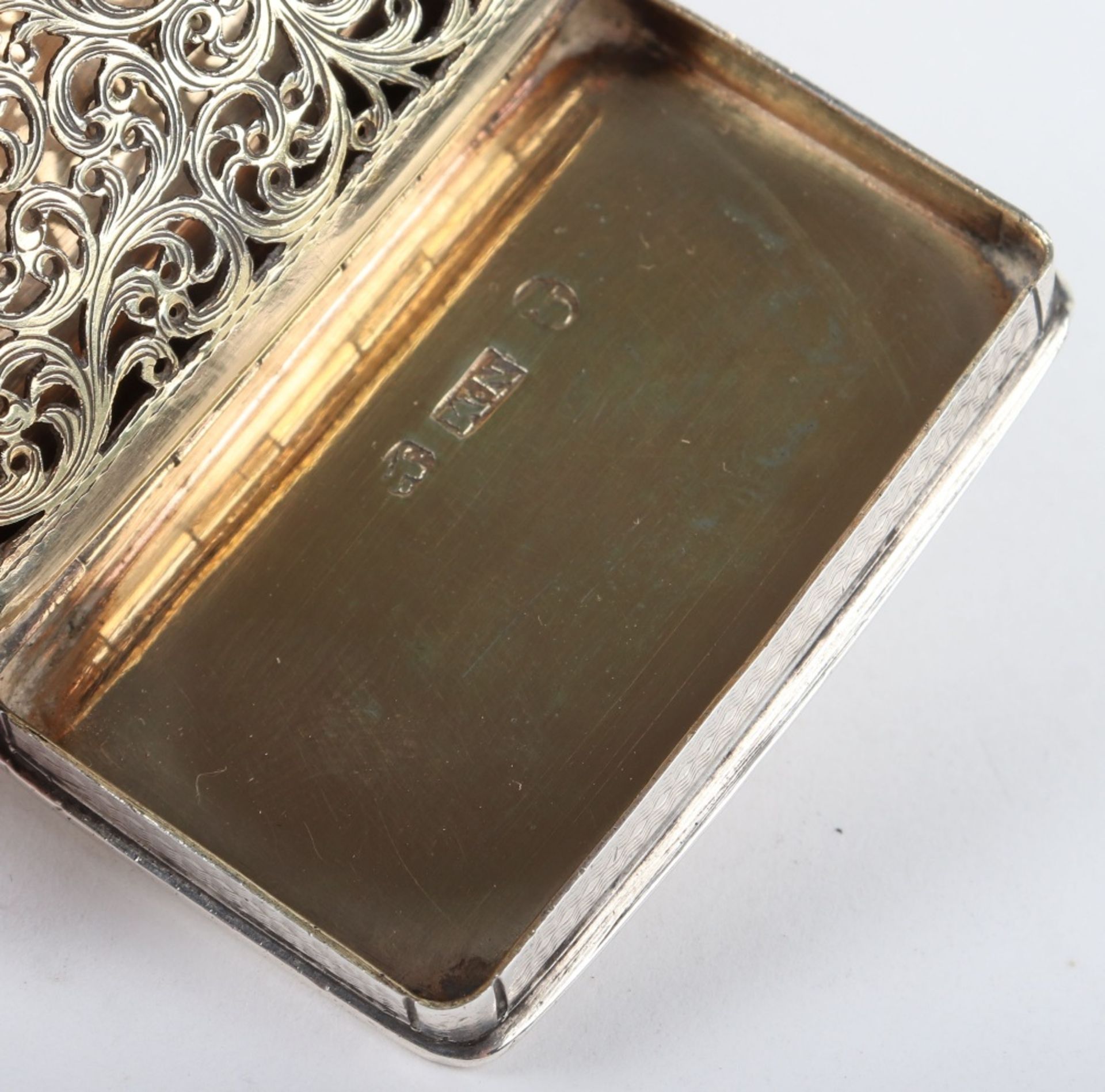 A Georgian silver vinaigrette, Nathaniel Mills, Birmingham 1832 - Image 4 of 4