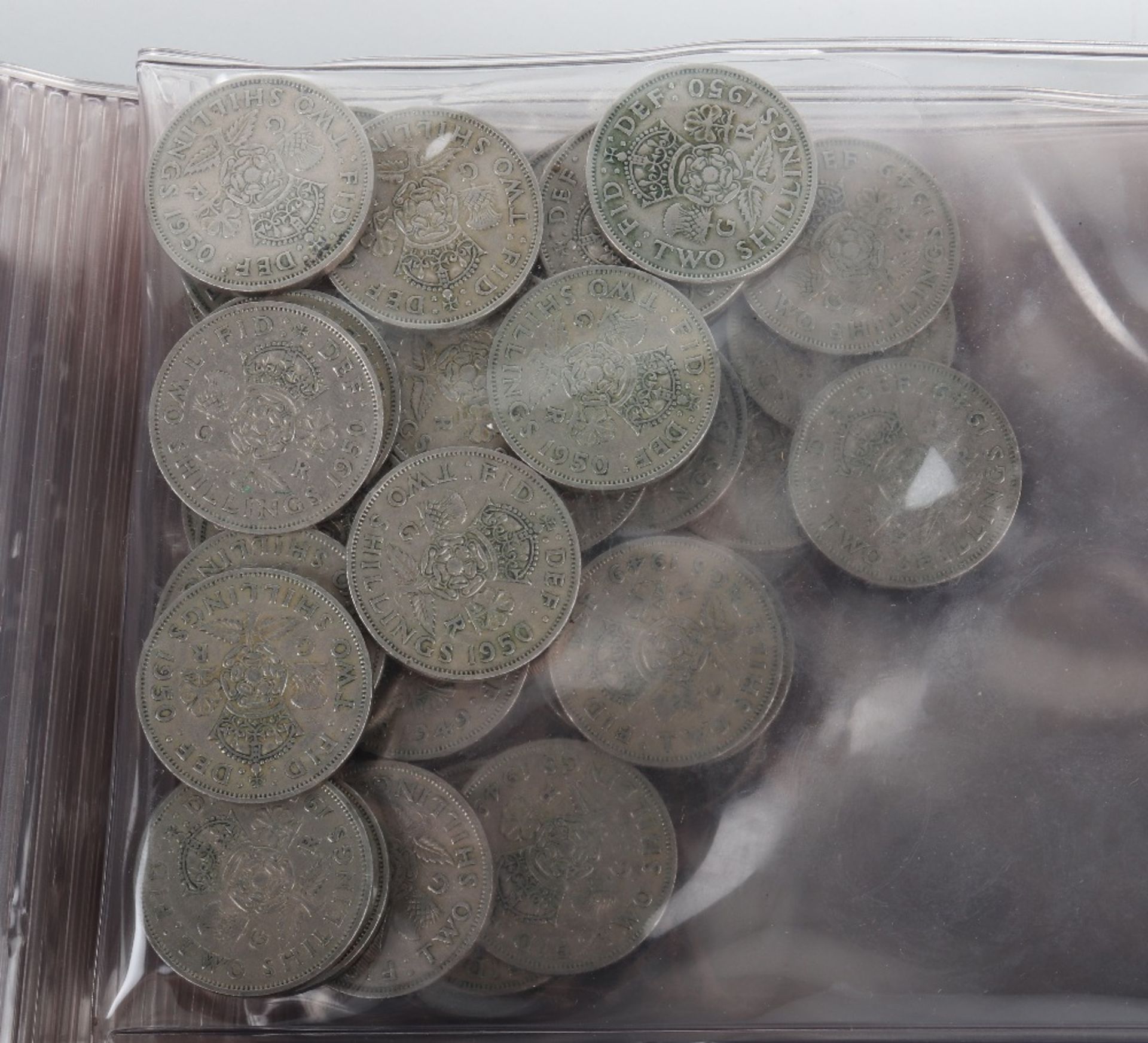 A folder of post 1947 British coinage - Bild 3 aus 6