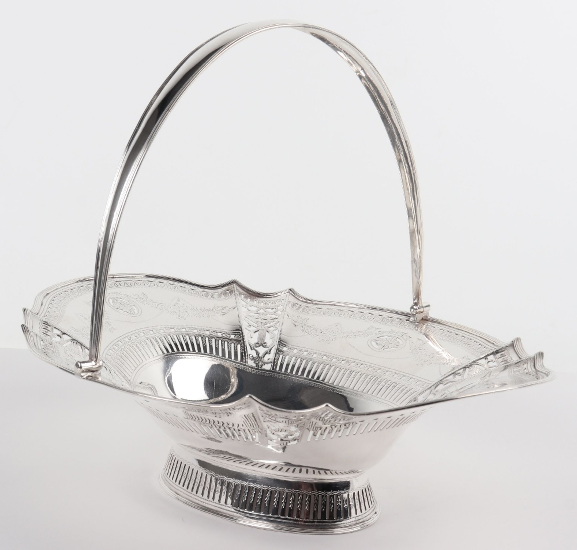 An Irish silver basket, Joseph Jackson, Dublin 1800 - Image 2 of 14