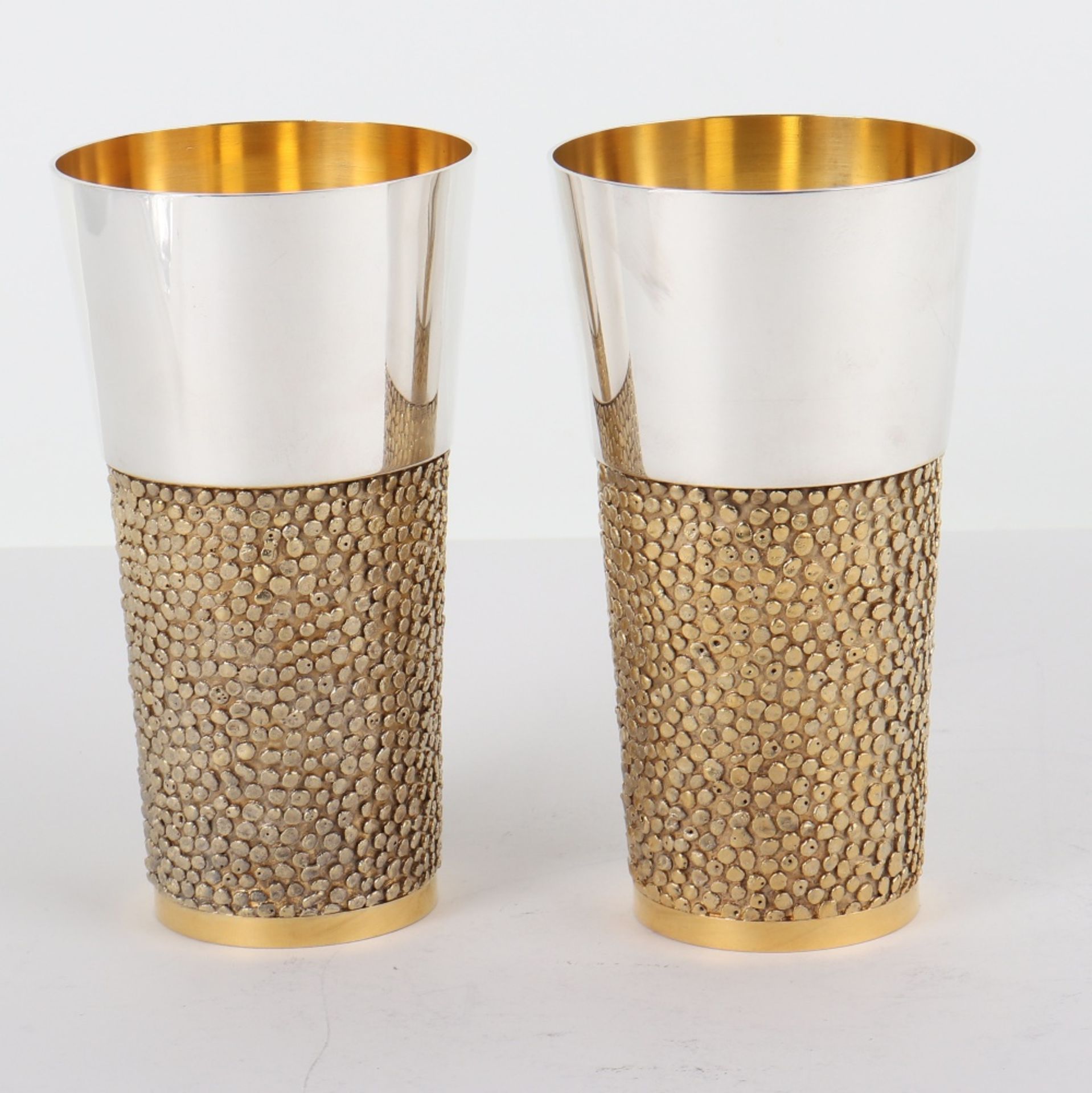 A pair of silver beakers, S Devlin, London 1969 - Bild 2 aus 8