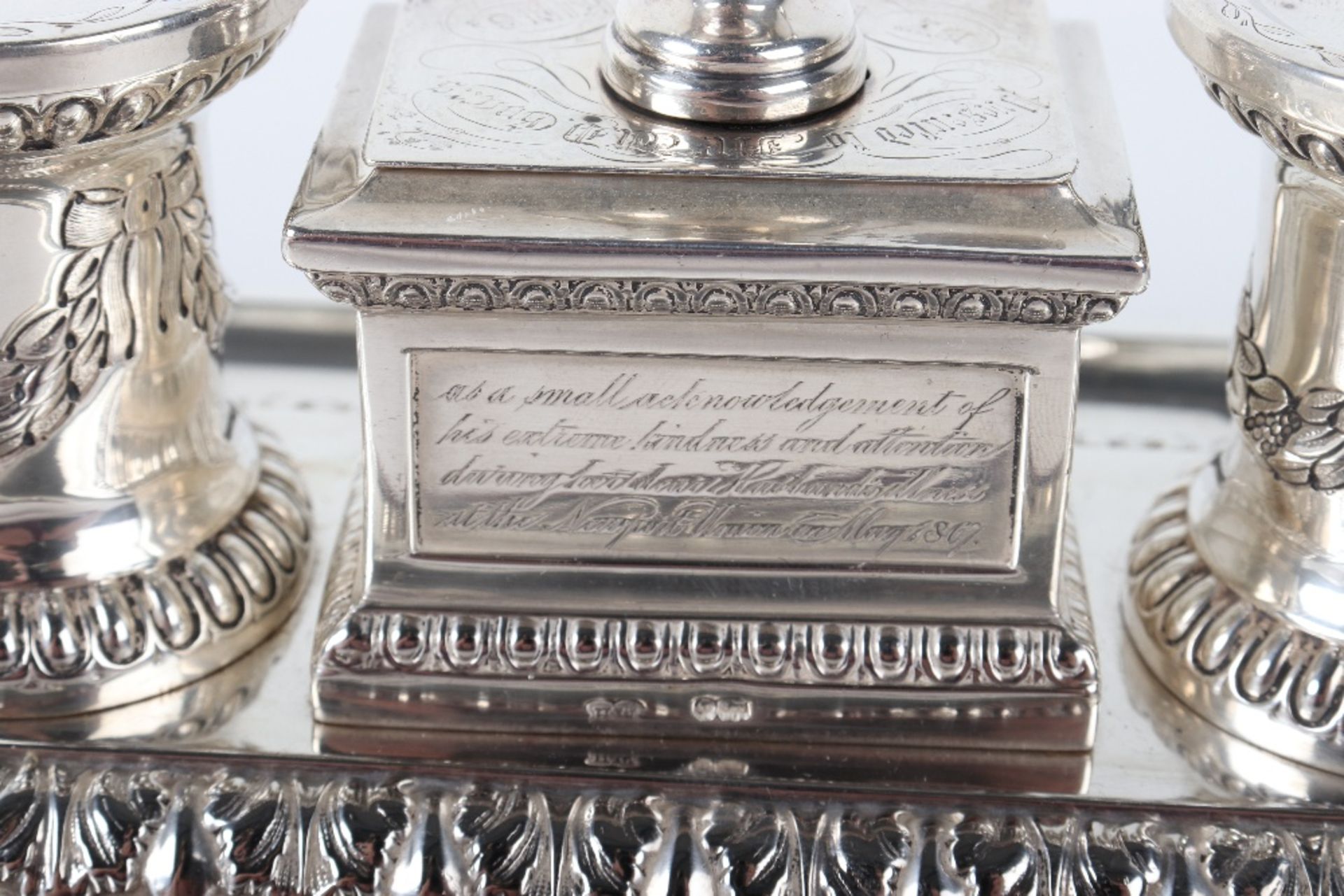 A Victorian silver inkstand, Henry Wilkinson, London 1866 - Bild 3 aus 7