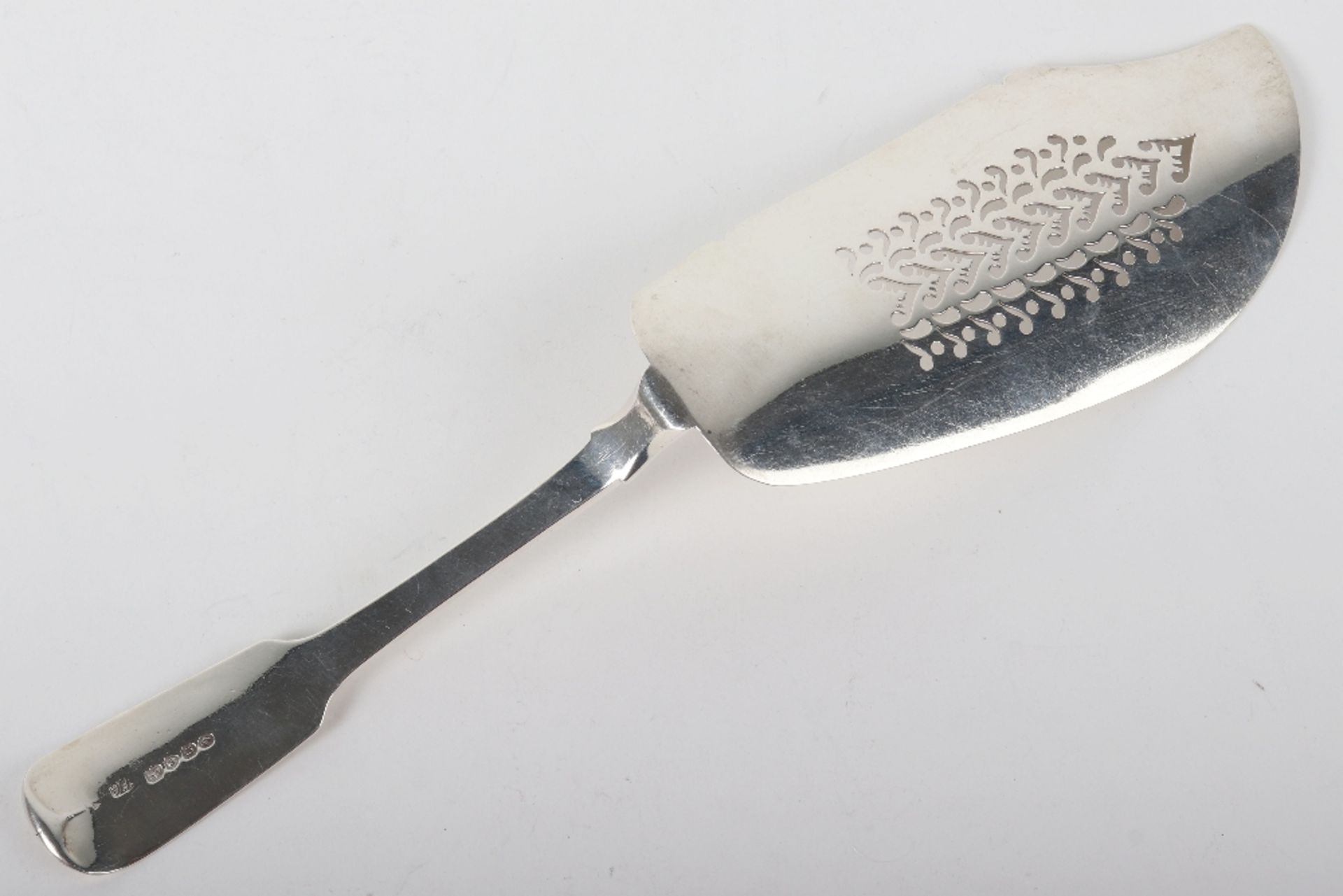 A good William IV silver fish slice, Jonathan Hayne, London 1835 - Image 2 of 4