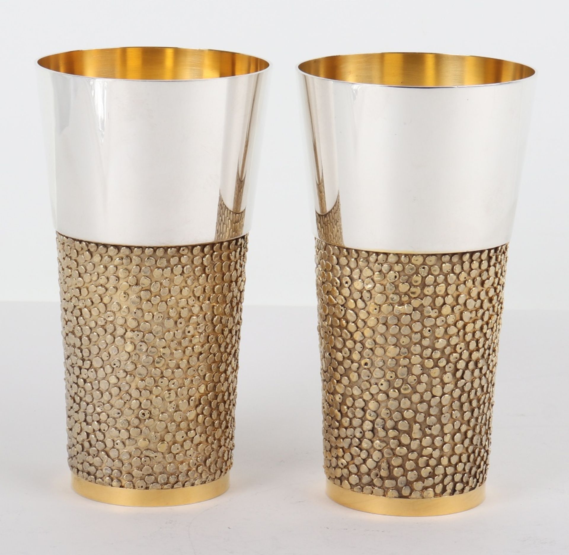 A pair of silver beakers, S Devlin, London 1969 - Bild 4 aus 8