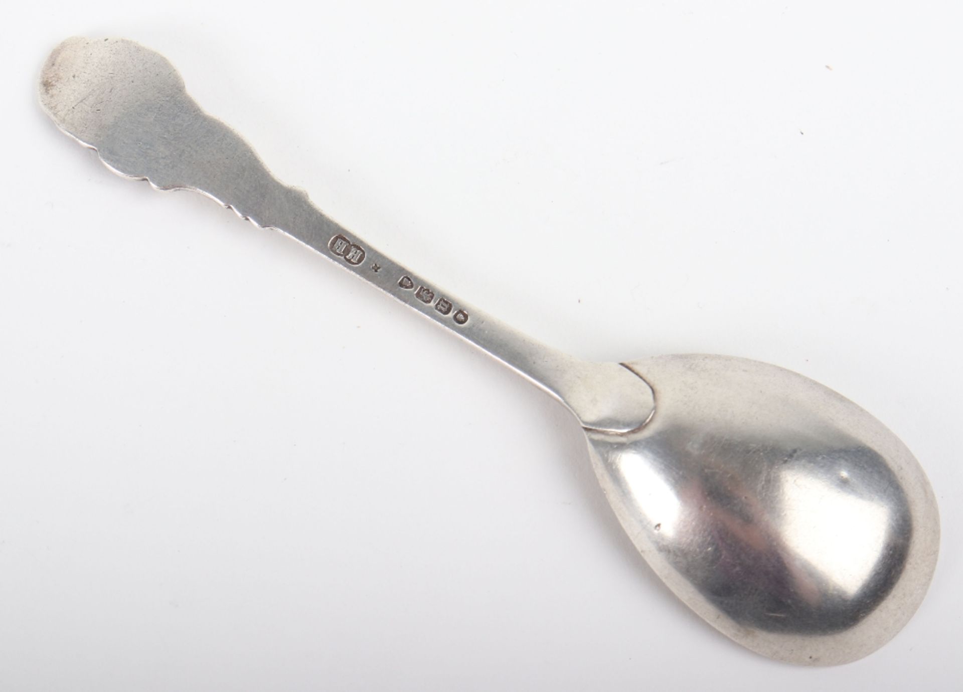 A Victorian silver caddy spoon, London 1868 - Image 4 of 4