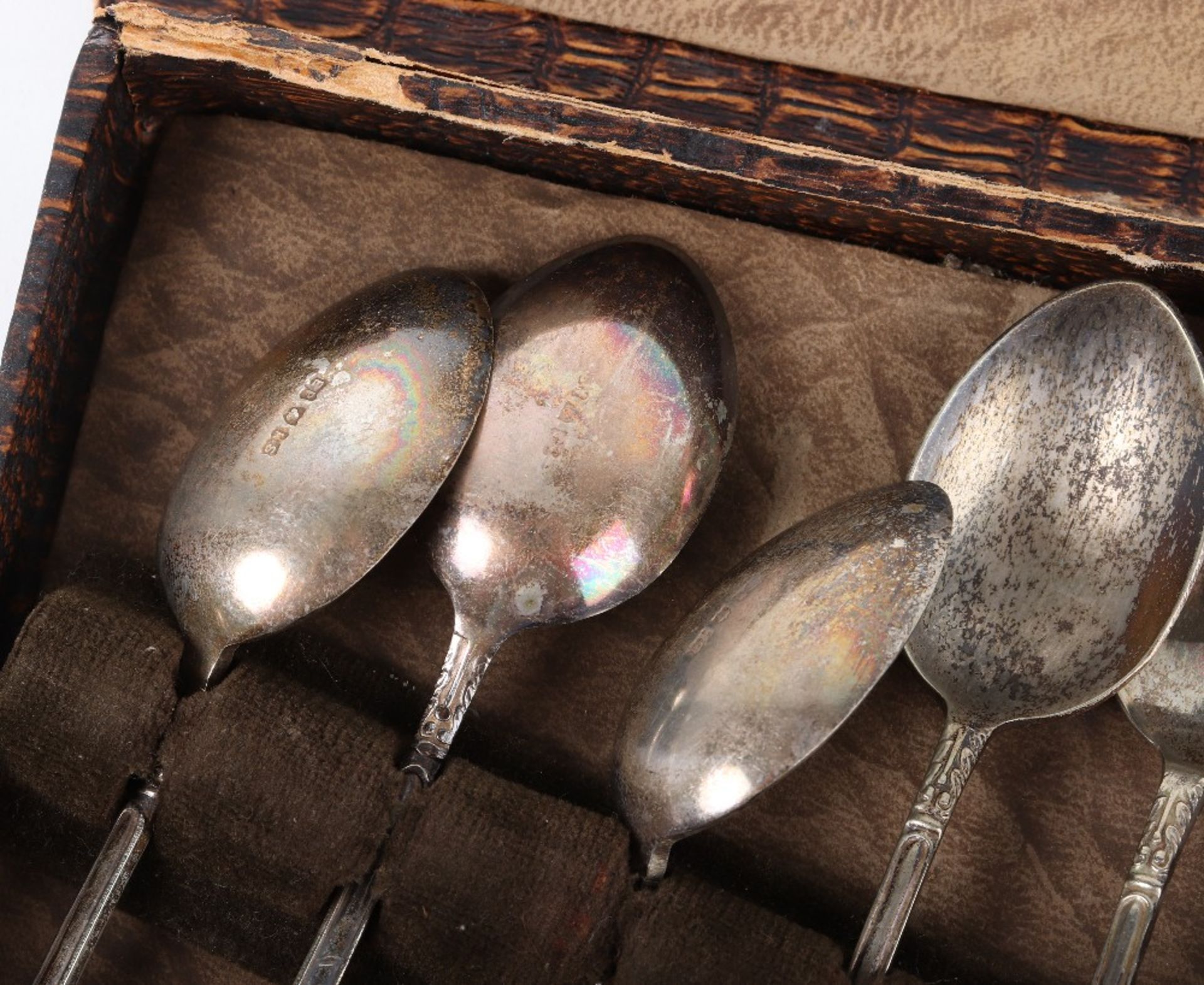 A set of six silver plated Apostle spoons with a set of silver plated cased butter knives - Image 4 of 5