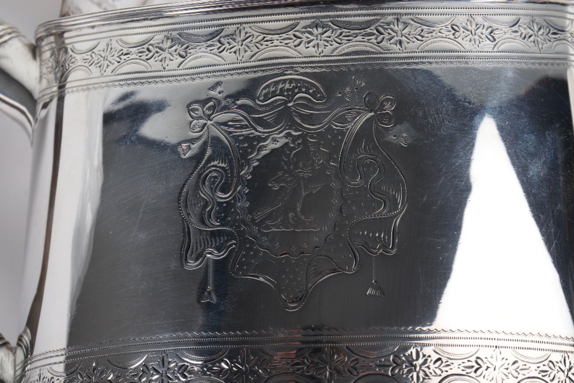 A George III silver teapot, Patrick & Anne Bateman, London 1791 - Bild 12 aus 15