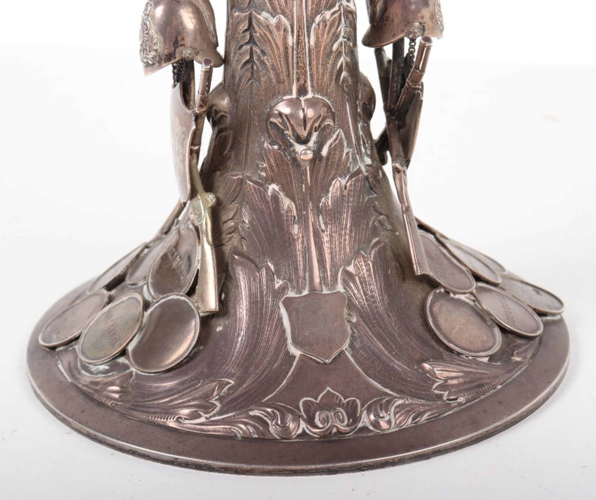 An impressive 19th century military silver tazza/centrepiece commemorating the 5th Royal Inniskilli - Bild 9 aus 10