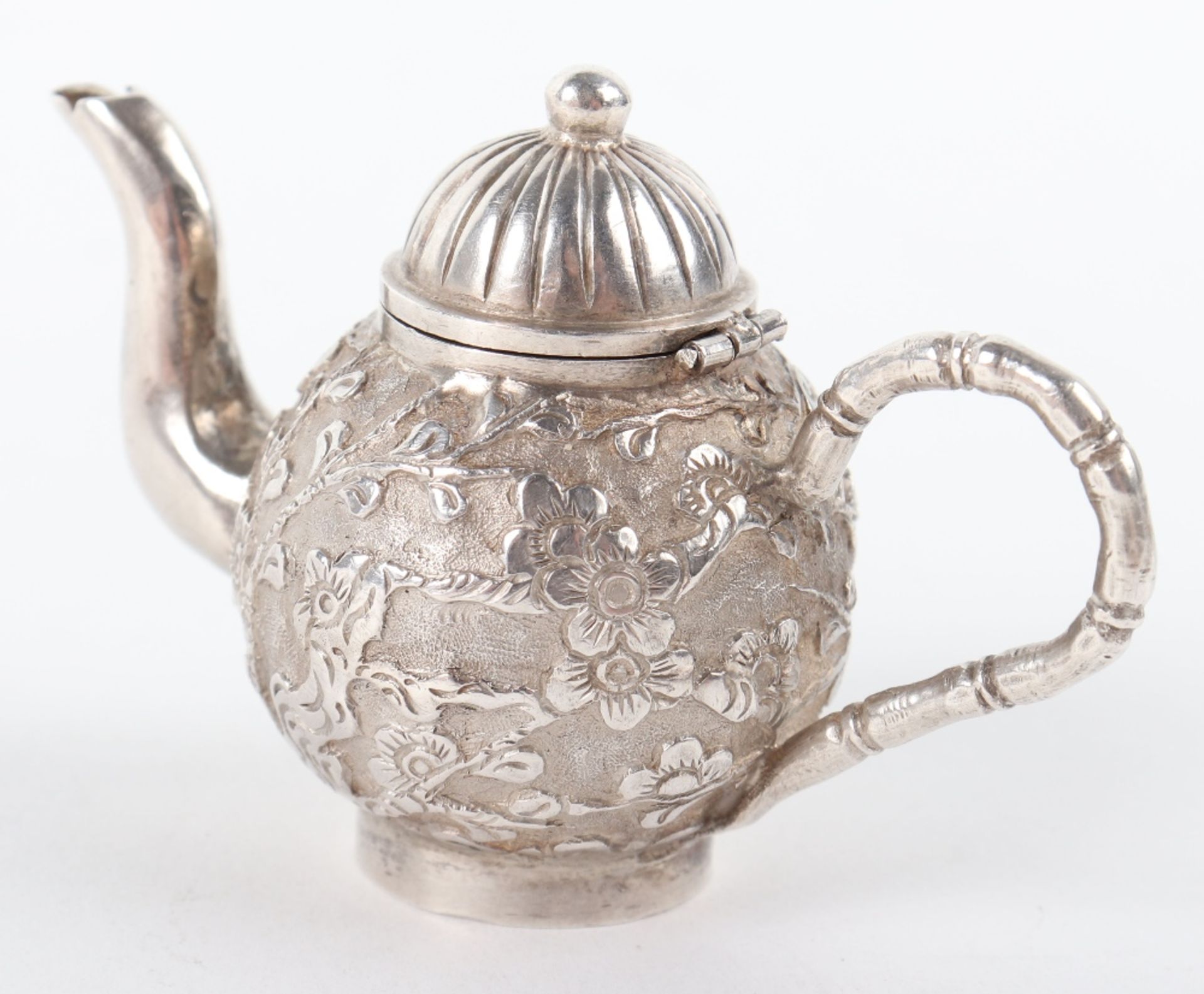 A miniature silver Chinese teapot - Image 2 of 3