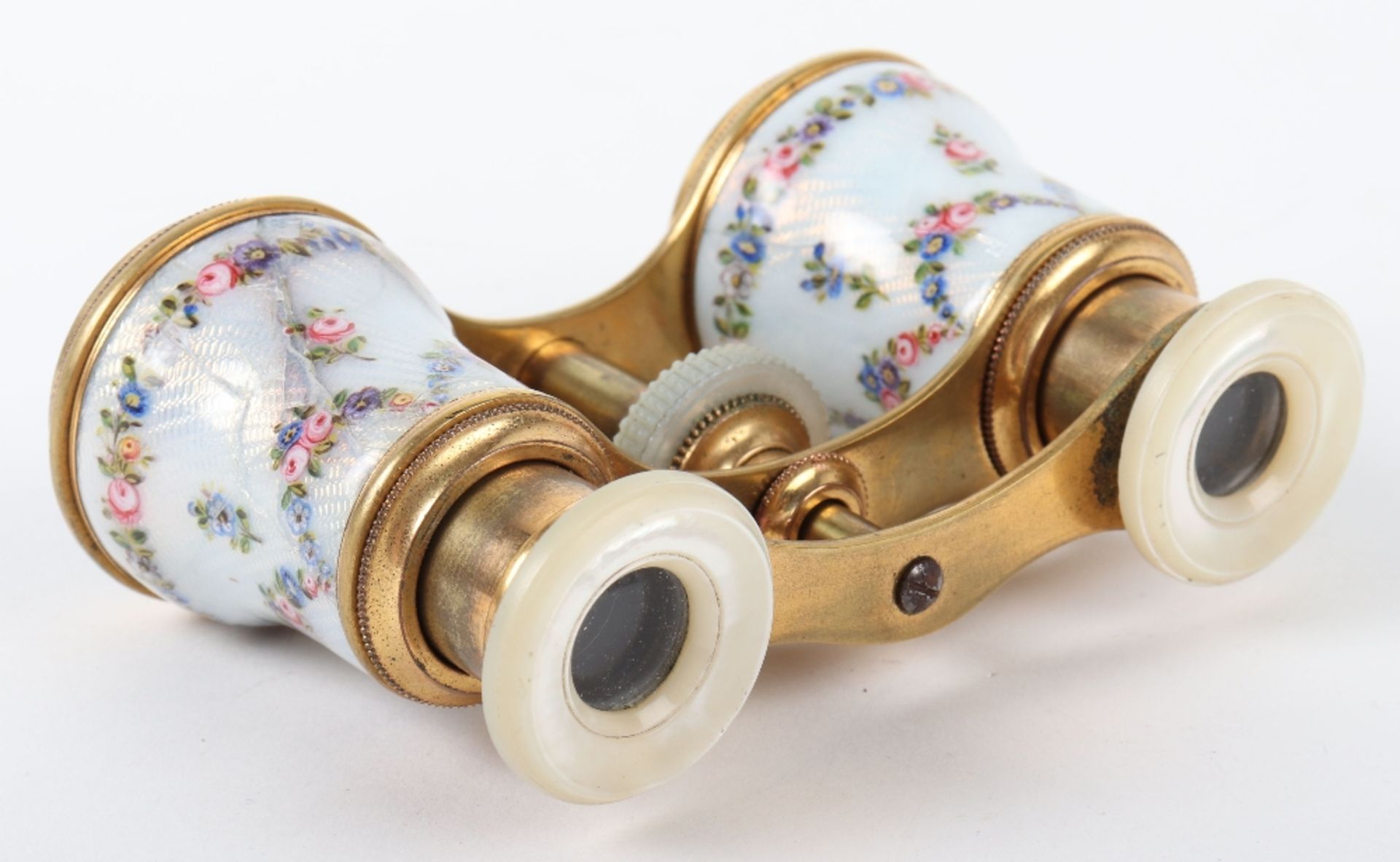 A pair of mother of pearl and guilloche enamel opera glasses - Bild 5 aus 5