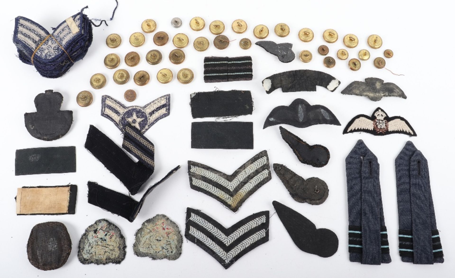 Selection of Royal Air Force (RAF) and Civil Aviation Insignia - Bild 2 aus 2