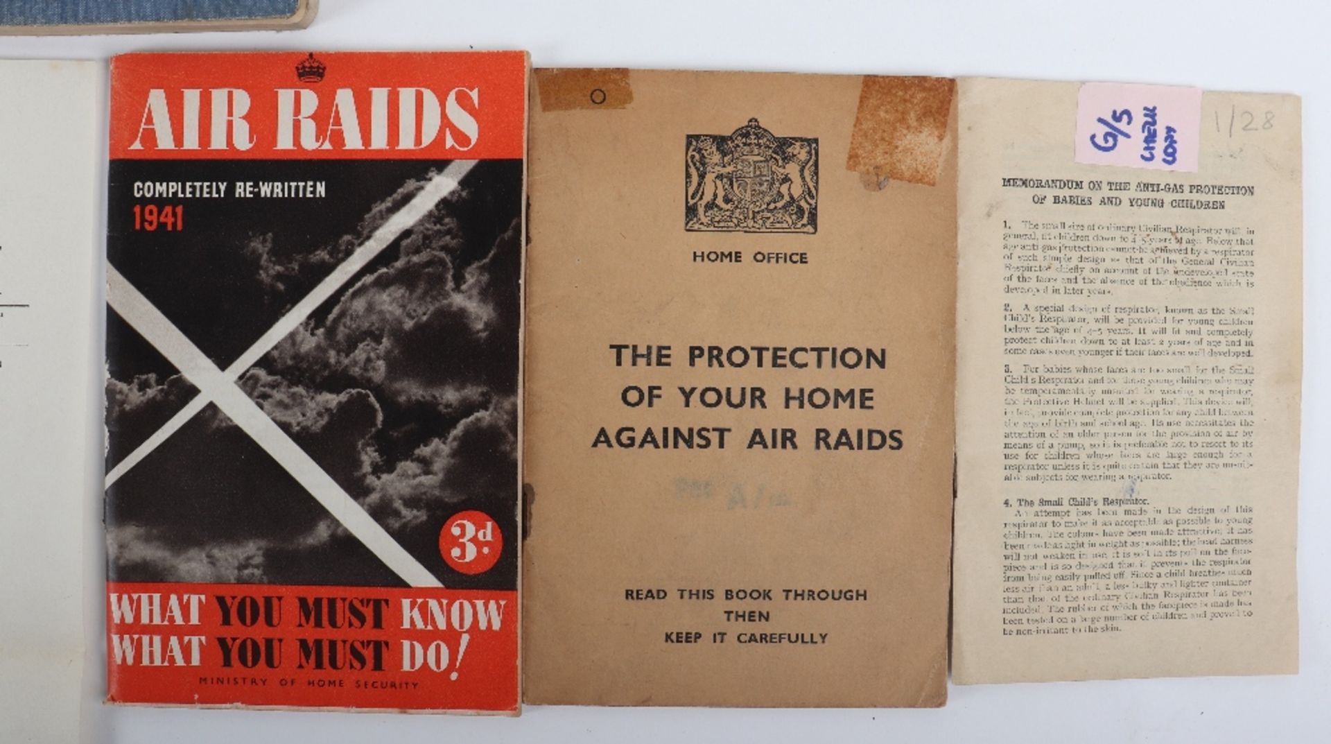 Collection of Mainly Wartime Air Raid Manuals - Bild 5 aus 7