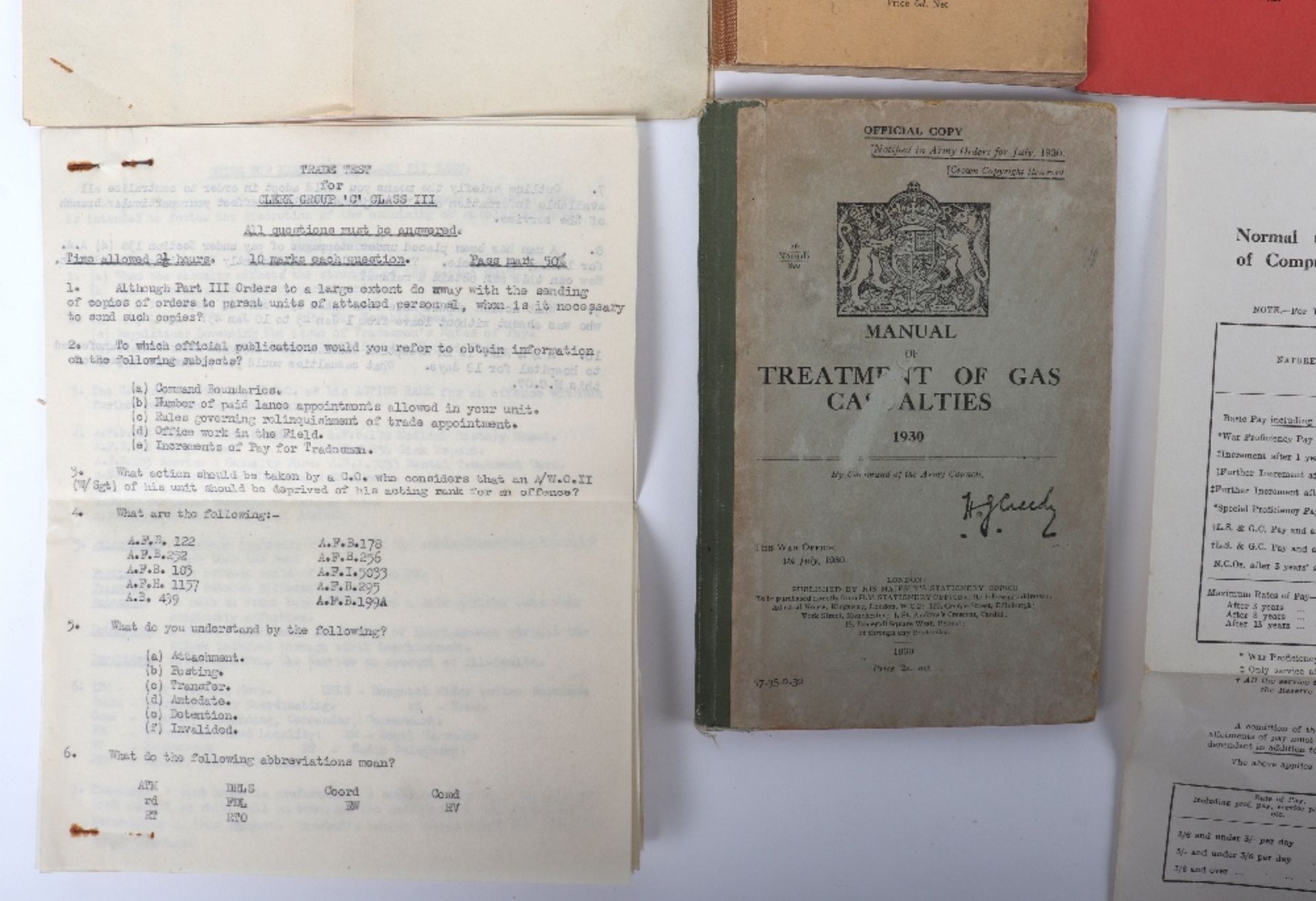 Collection of Mainly Wartime Air Raid Manuals - Bild 3 aus 7