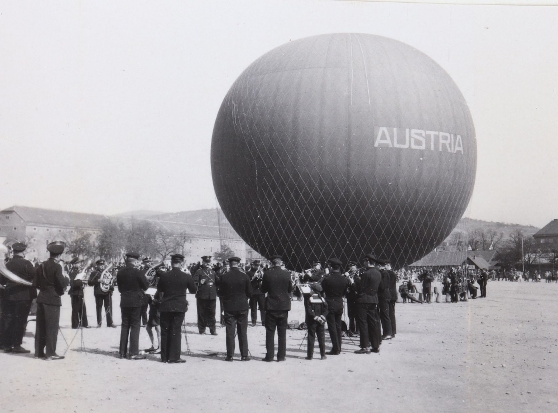 Substantial and Unusual "Log Book" of a Balloon Flight Across Europe in 1928 by Gustav P. Stollwerc - Bild 13 aus 20