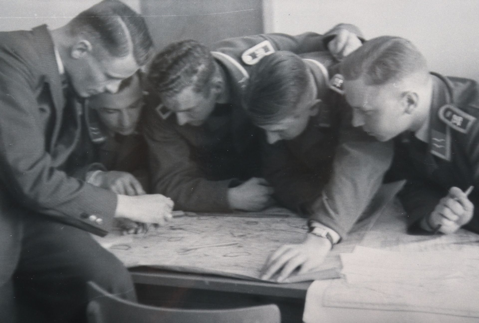 German Wartime Film "Eingraben im Gefecht" (Digging in for Defence), - Bild 5 aus 6