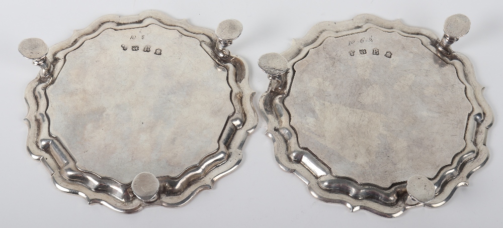 A pair of George II small salvers, Samuel Courtauld, London 1751 - Image 4 of 6