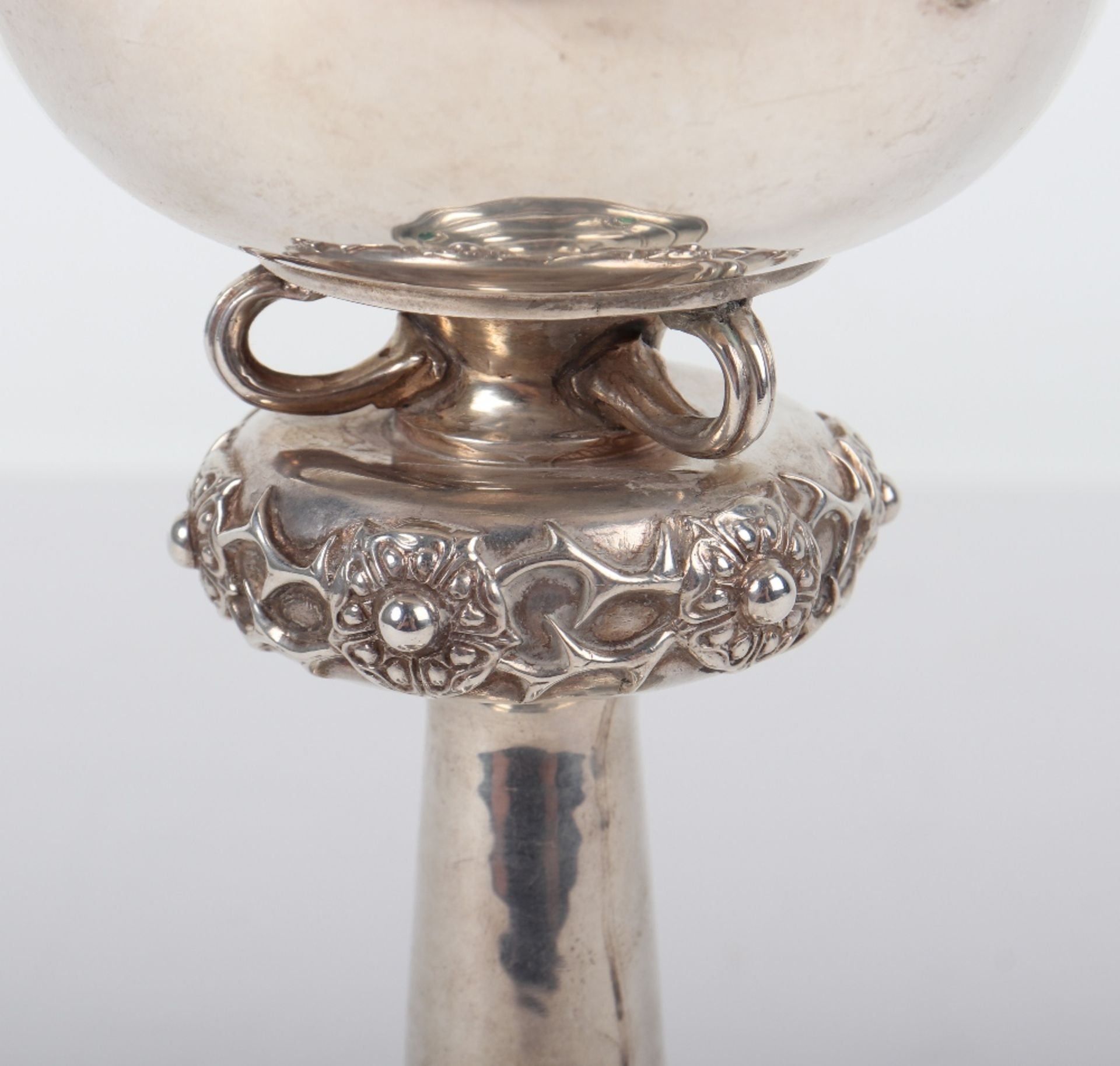A large Alwyn Carr silver chalice / goblet, London 1907 - Bild 5 aus 8