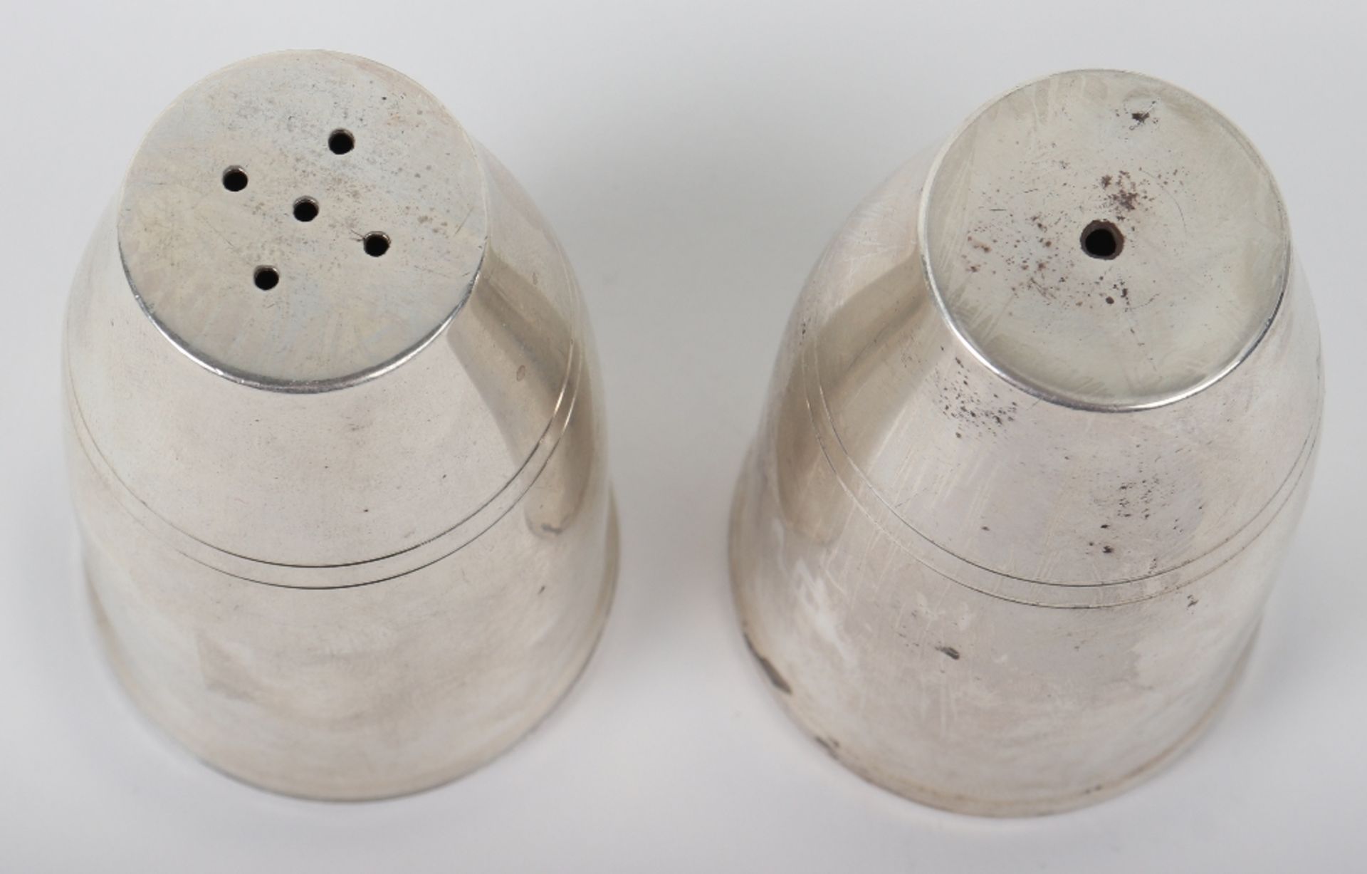 A pair of modernist salt and pepper, J.A. Campbell, London - Bild 5 aus 6