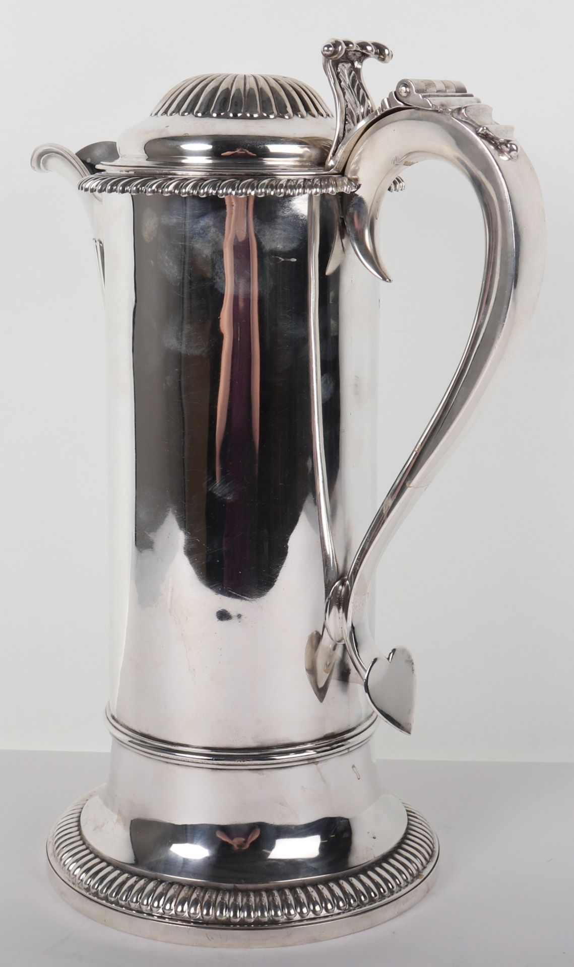 An extremely large and impressive George IV flagon / jug, Rebecca Emes & Edward Barnard, London 1823 - Bild 2 aus 10