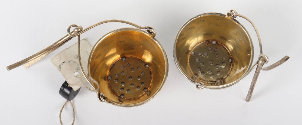 A pair of Russian silver (.875) tea strainers, 1980’s - Image 6 of 6