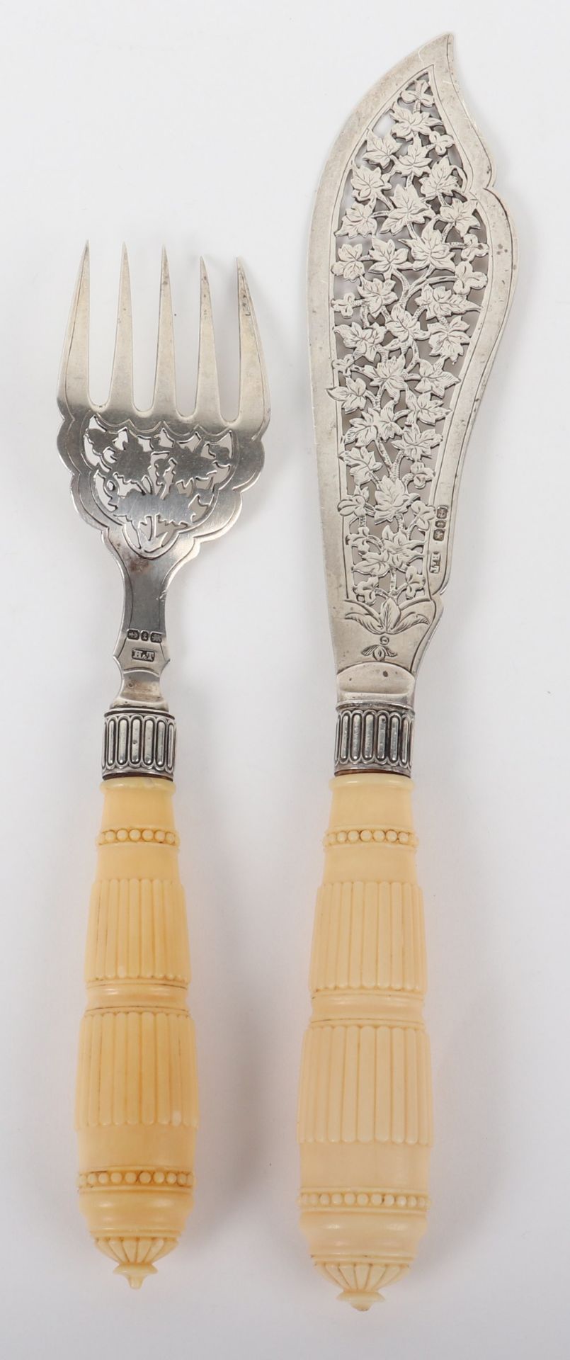 ^A pair of silver and ivory handle fish servers - Bild 2 aus 10