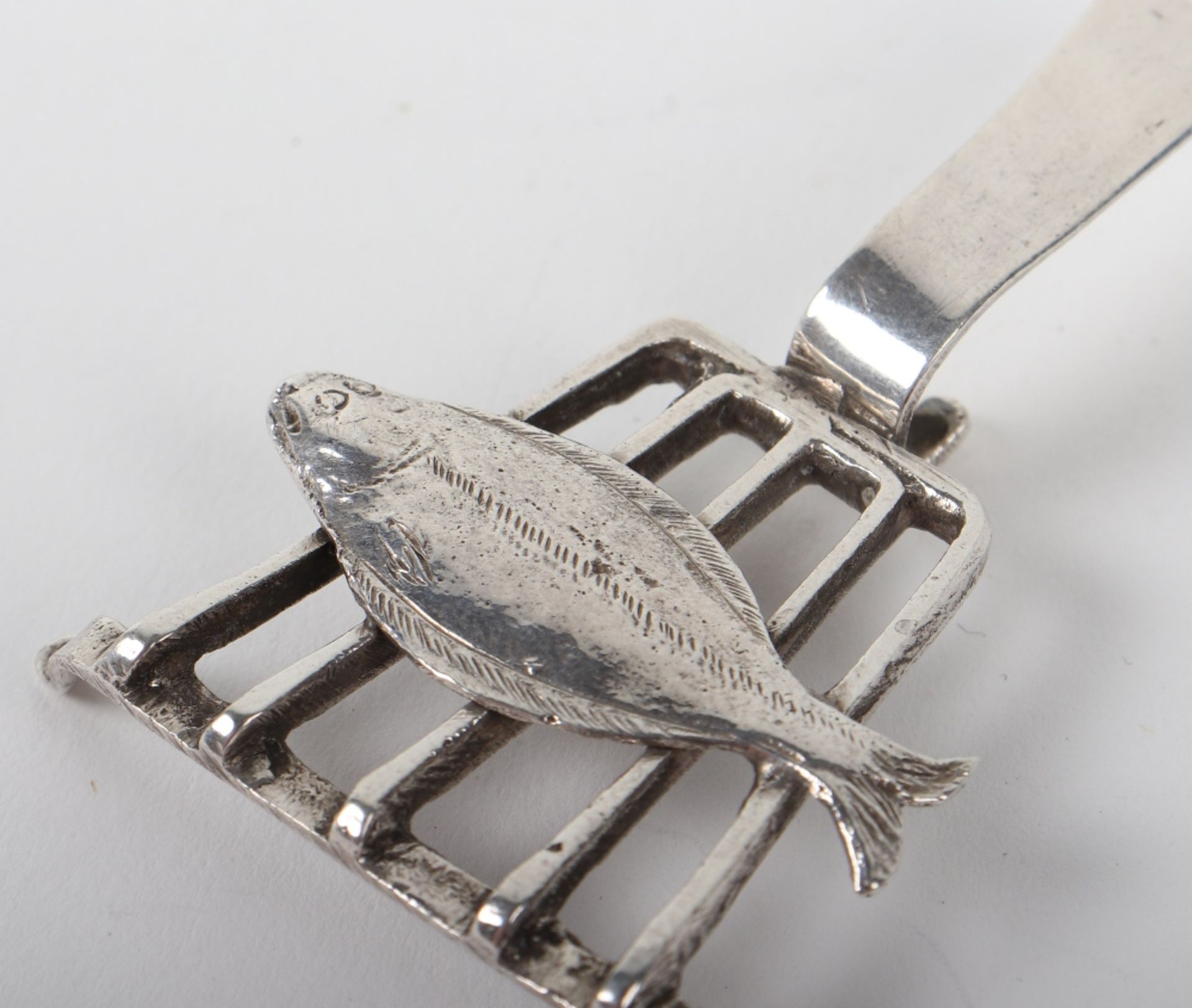 A rare Dutch miniature fish trivet, 18th century - Bild 4 aus 5