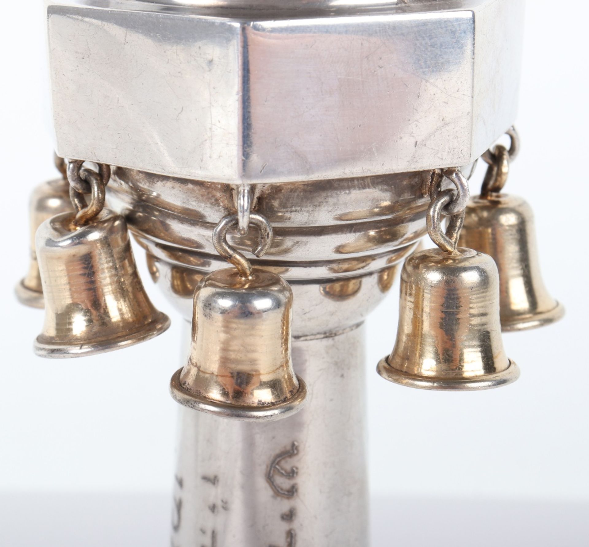 A silver Judaica torah bell, London - Bild 7 aus 10