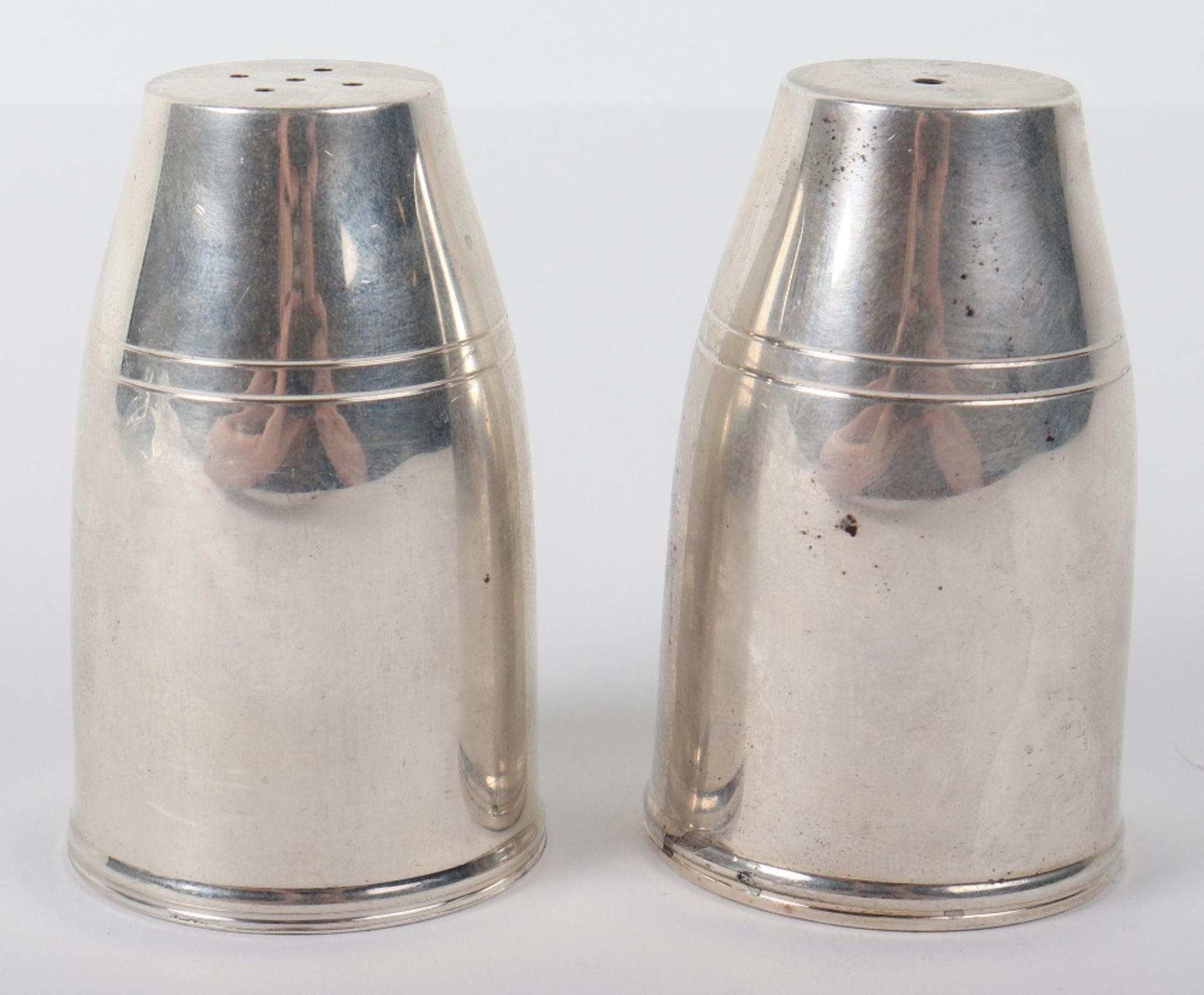 A pair of modernist salt and pepper, J.A. Campbell, London - Bild 4 aus 6