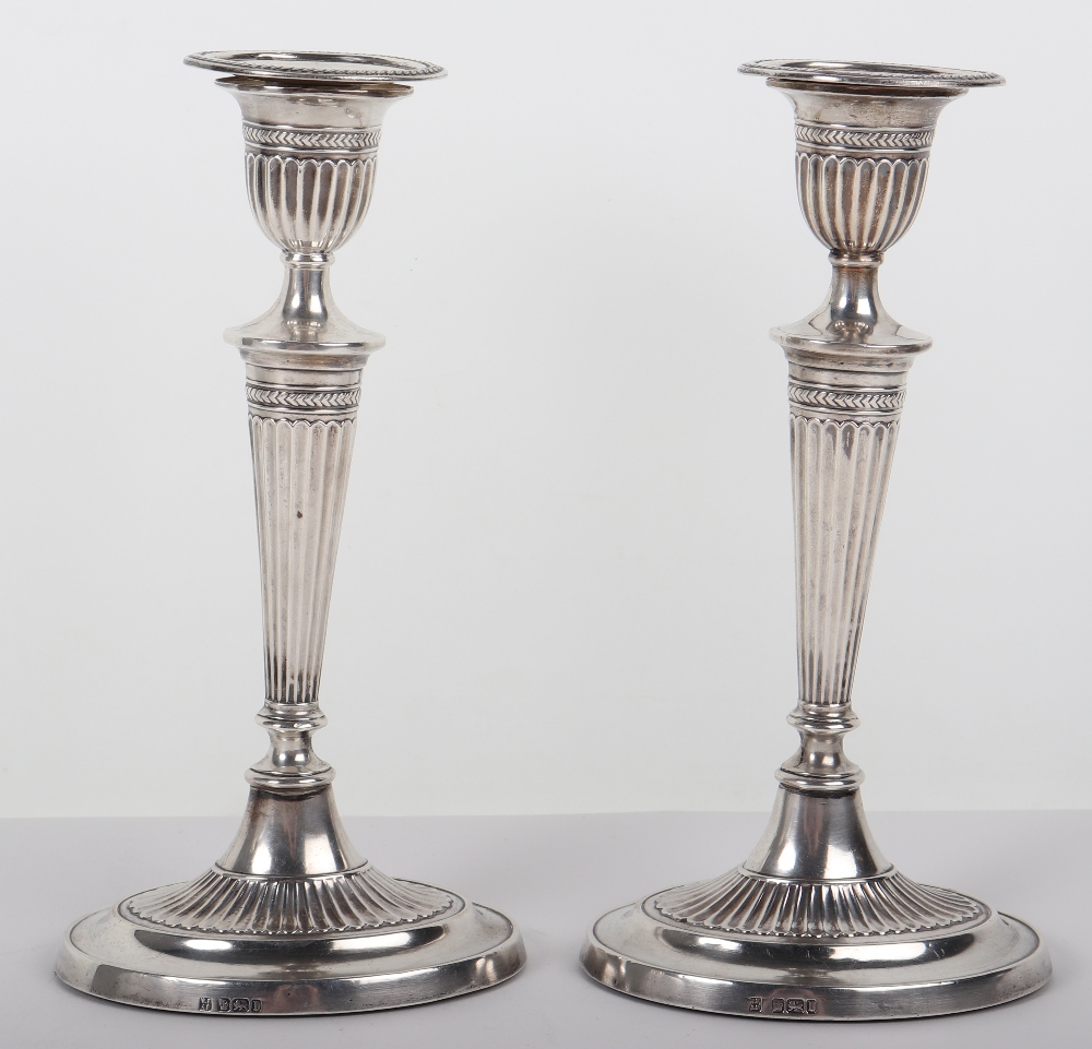 A pair of early 20th century silver candlesticks, Sheffield 1912 - Image 2 of 16