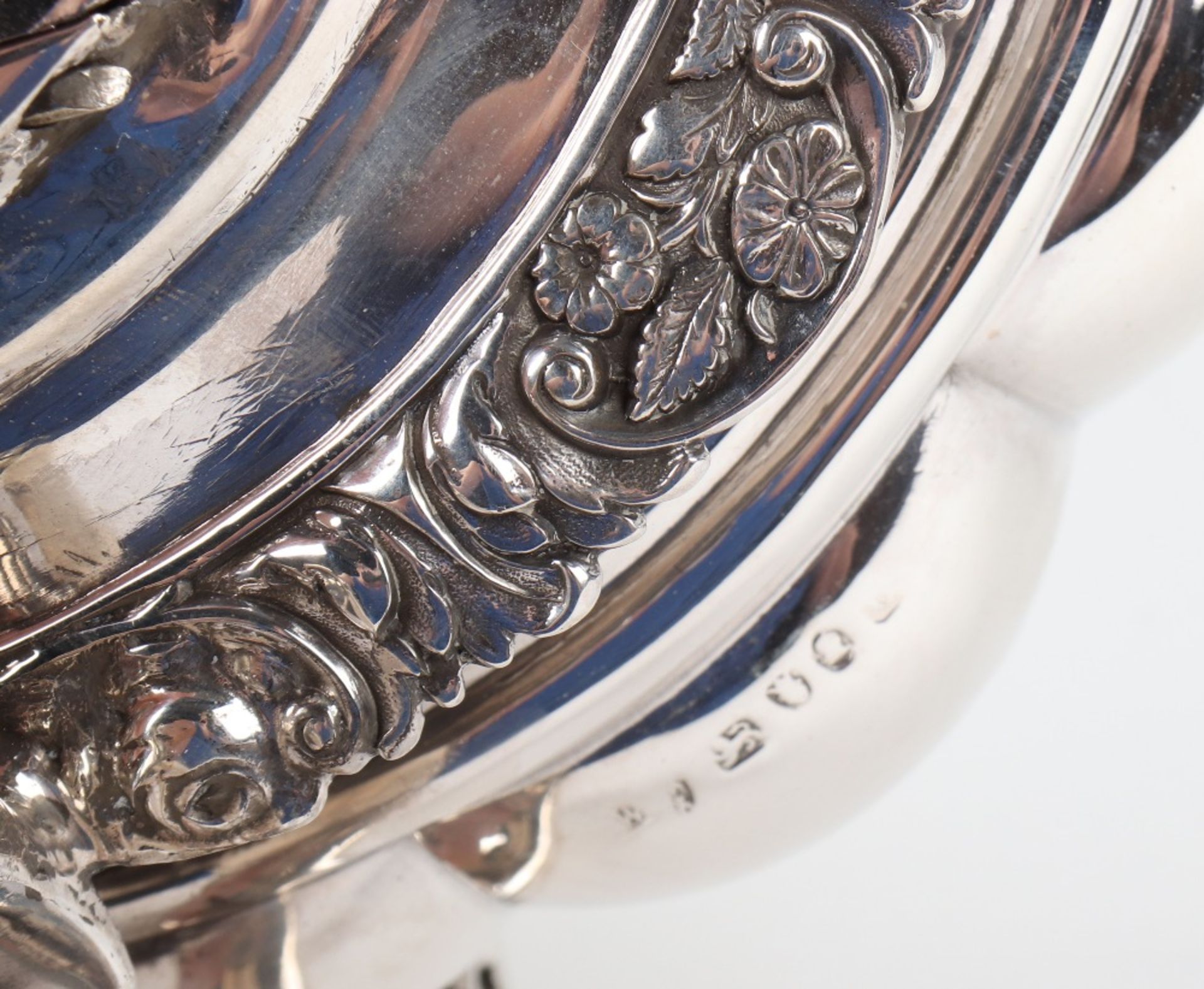 A George III silver teapot, London marks - Bild 6 aus 9